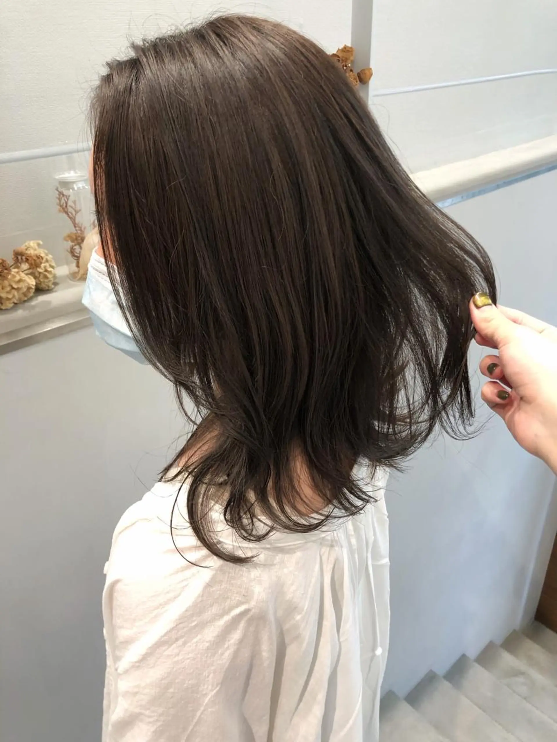 ミディアム アッシュ アッシュグレー カット ヘアカラー トリートメント 柏木 彩花のヘアスタイル