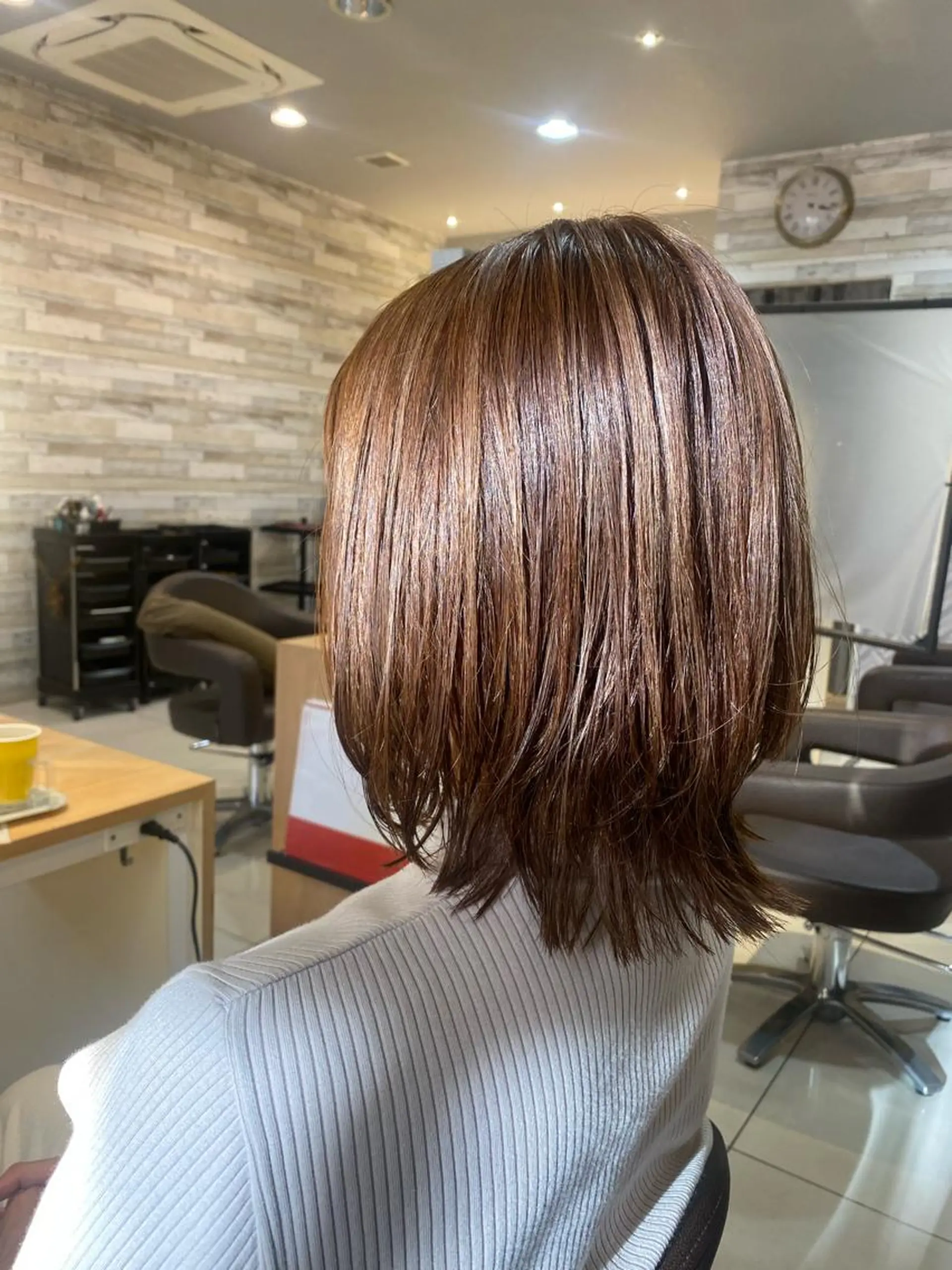 ショート カラー アッシュ ブリーチ ミルクティーアッシュ ブリーチなしカラー ボブ カット ヘアカラー トリートメント 波巻き/メンズ/ ショート/☆いとみなのヘアスタイル