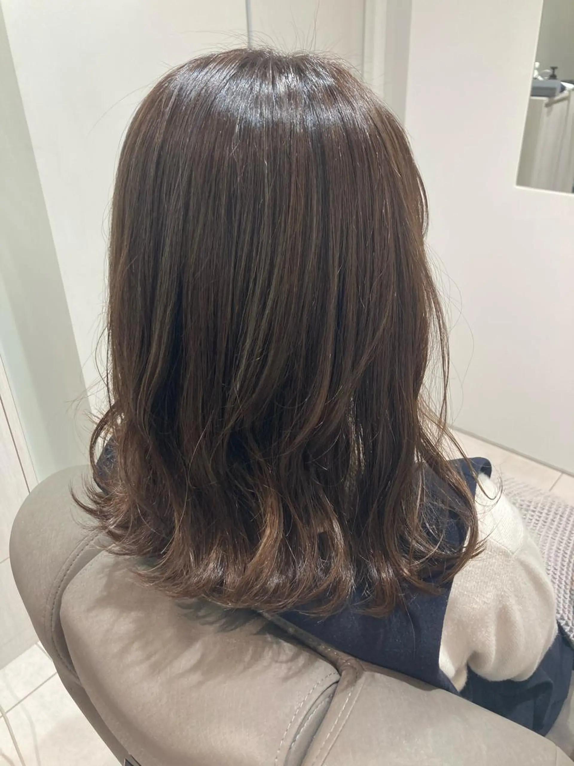 ミディアム 白土 さくらのヘアスタイル