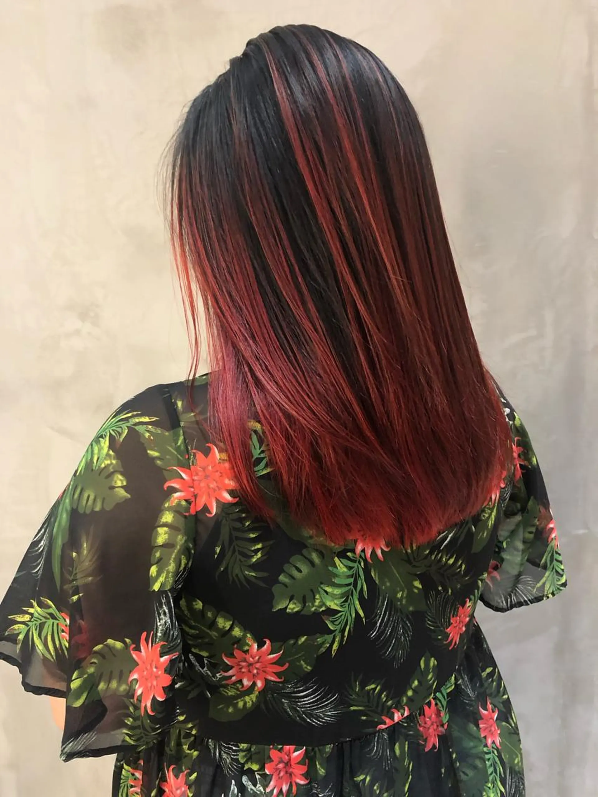 ミディアム カラー ヘアアレンジ バレイヤージュ レイヤーカット カット ヘアカラー トリートメント TOMO GEEKS代表のヘアスタイル