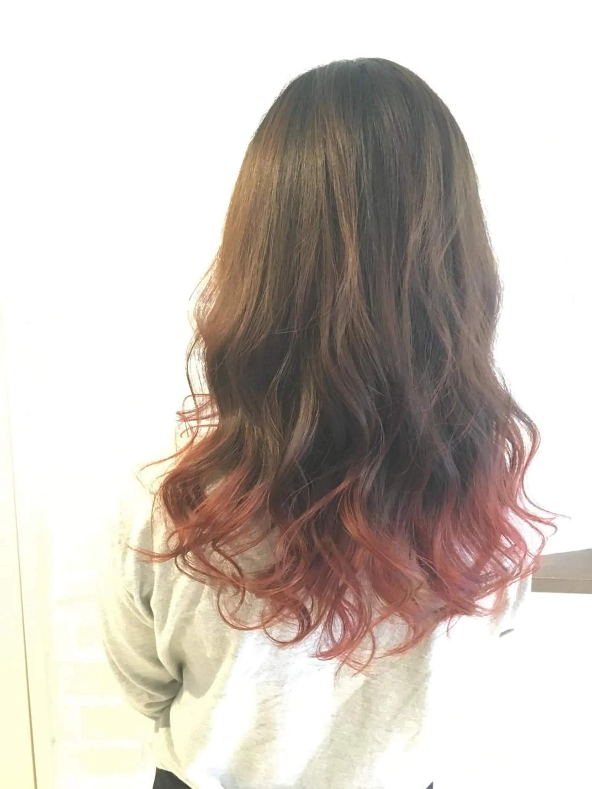 ロング パーマ トレヴァー デルチザンのヘアスタイル