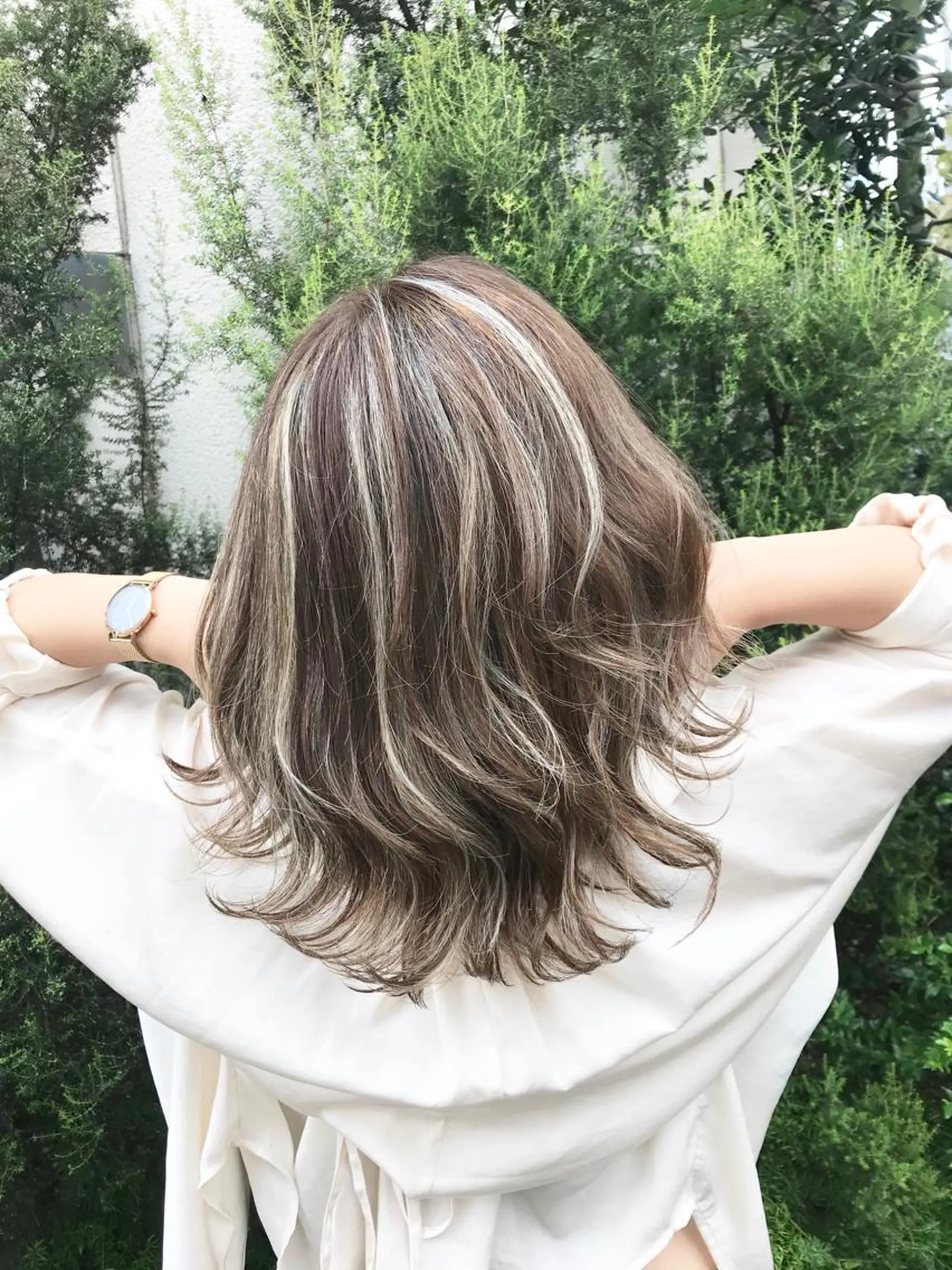 ミディアム カラー ベージュカラー ブリーチ ハイライトカラー ホワイトベージュ イエローカラー ヘアカラー 店長担当🌟 矢吹ガブリエル🌟のヘアスタイル