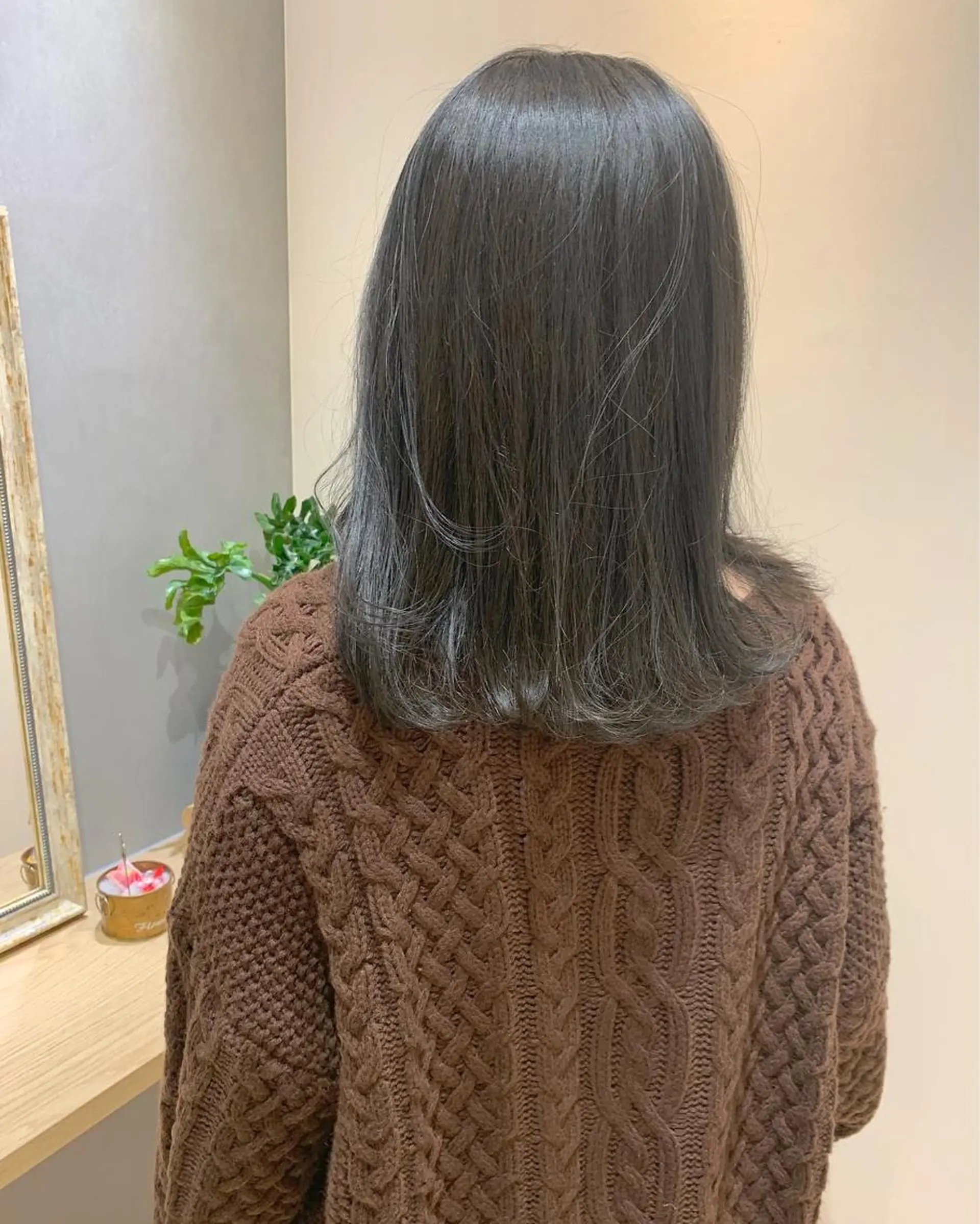セミロング カラー 吉原 由菜のヘアスタイル