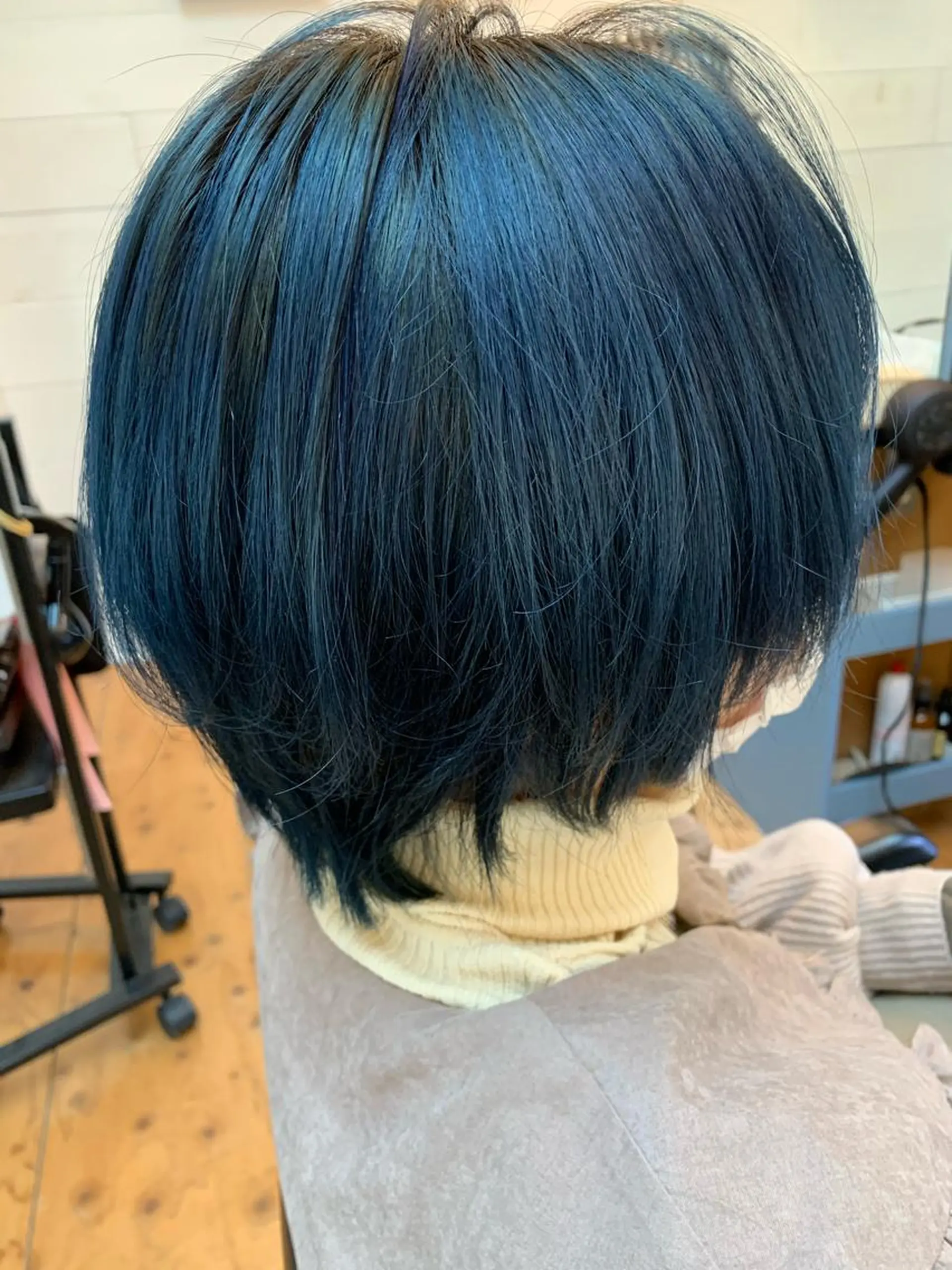 ショート カラー ブリーチ ブルーカラー Lagom なかだのヘアスタイル