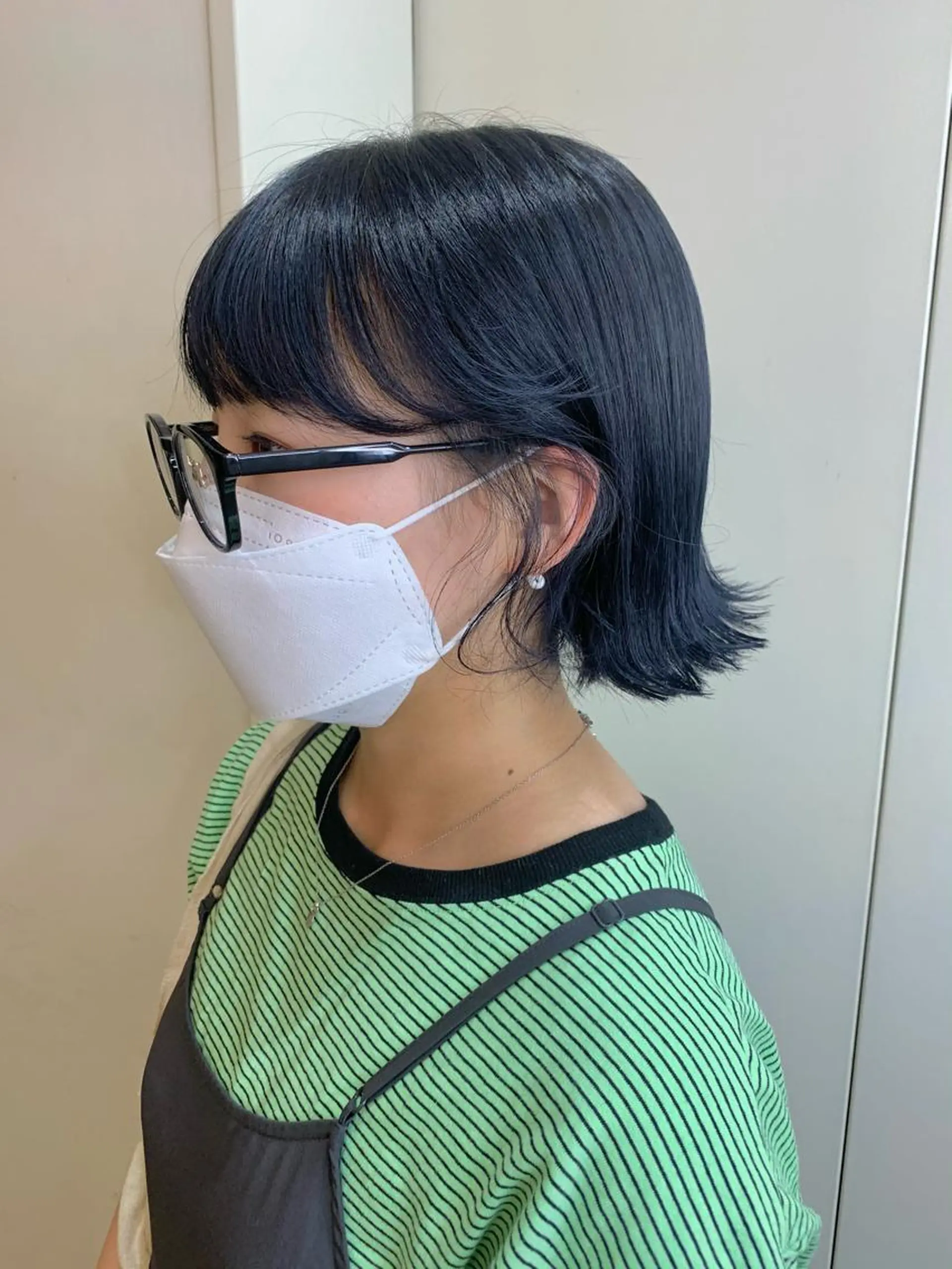ショート カラー 黒髪 ブルーカラー ブルーブラック ダブルカラー ネイビーカラー カット ヘアカラー 桃果 momokaのヘアスタイル