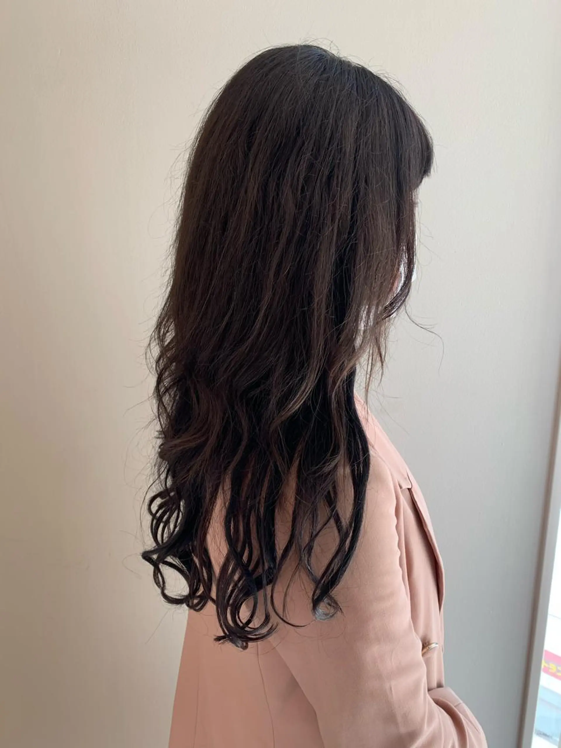 ロング カラー ダークグレー ダークグレージュ グレージュ カット ヘアカラー 顔まわりカット✄ ベージュカラー🧸のヘアスタイル