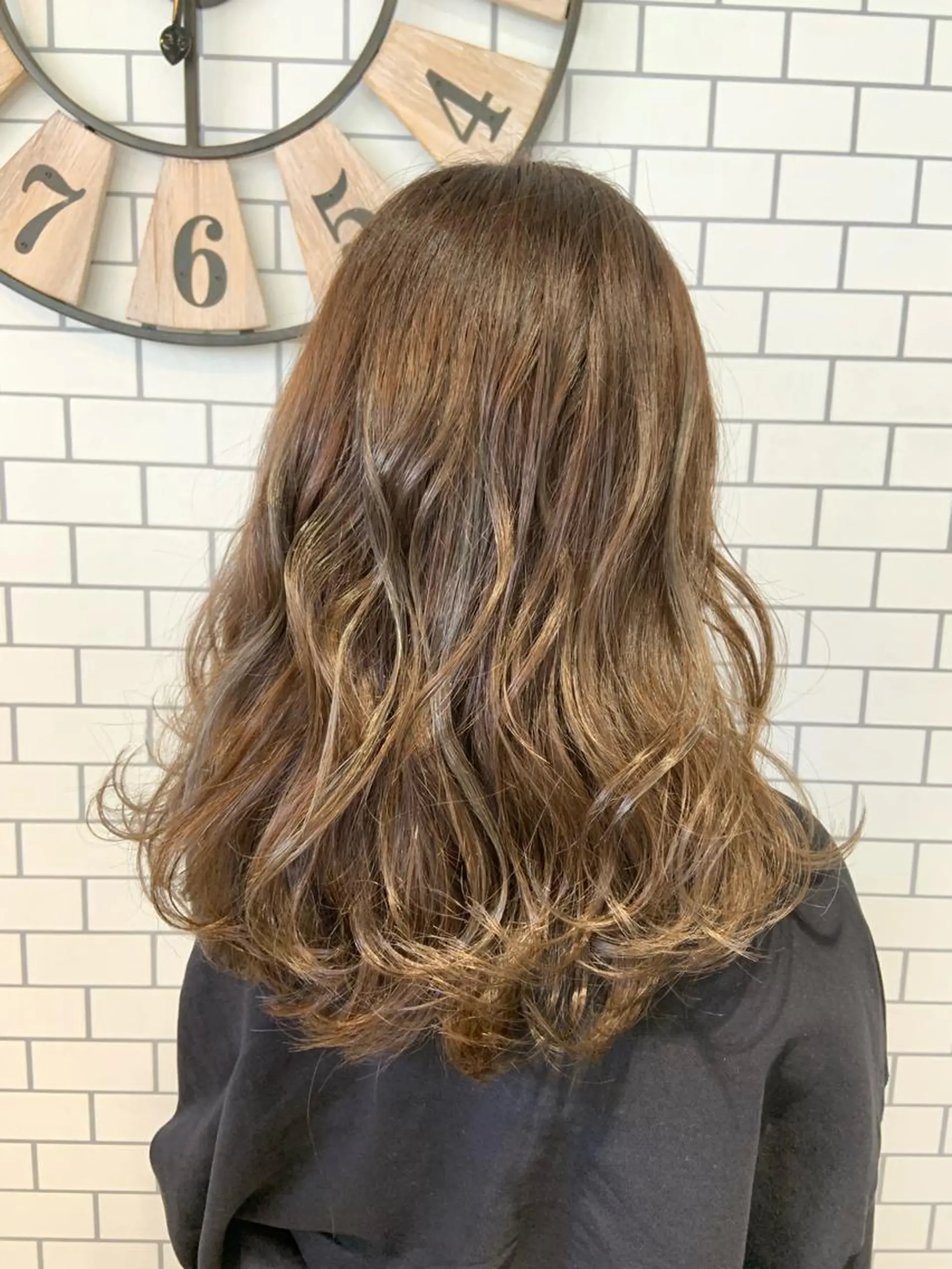 ロング カラー ヘアアレンジ ベージュカラー ブリーチ ハイライトカラー イルミナカラー ハイライト 韓国hair🦋 Nanaのヘアスタイル