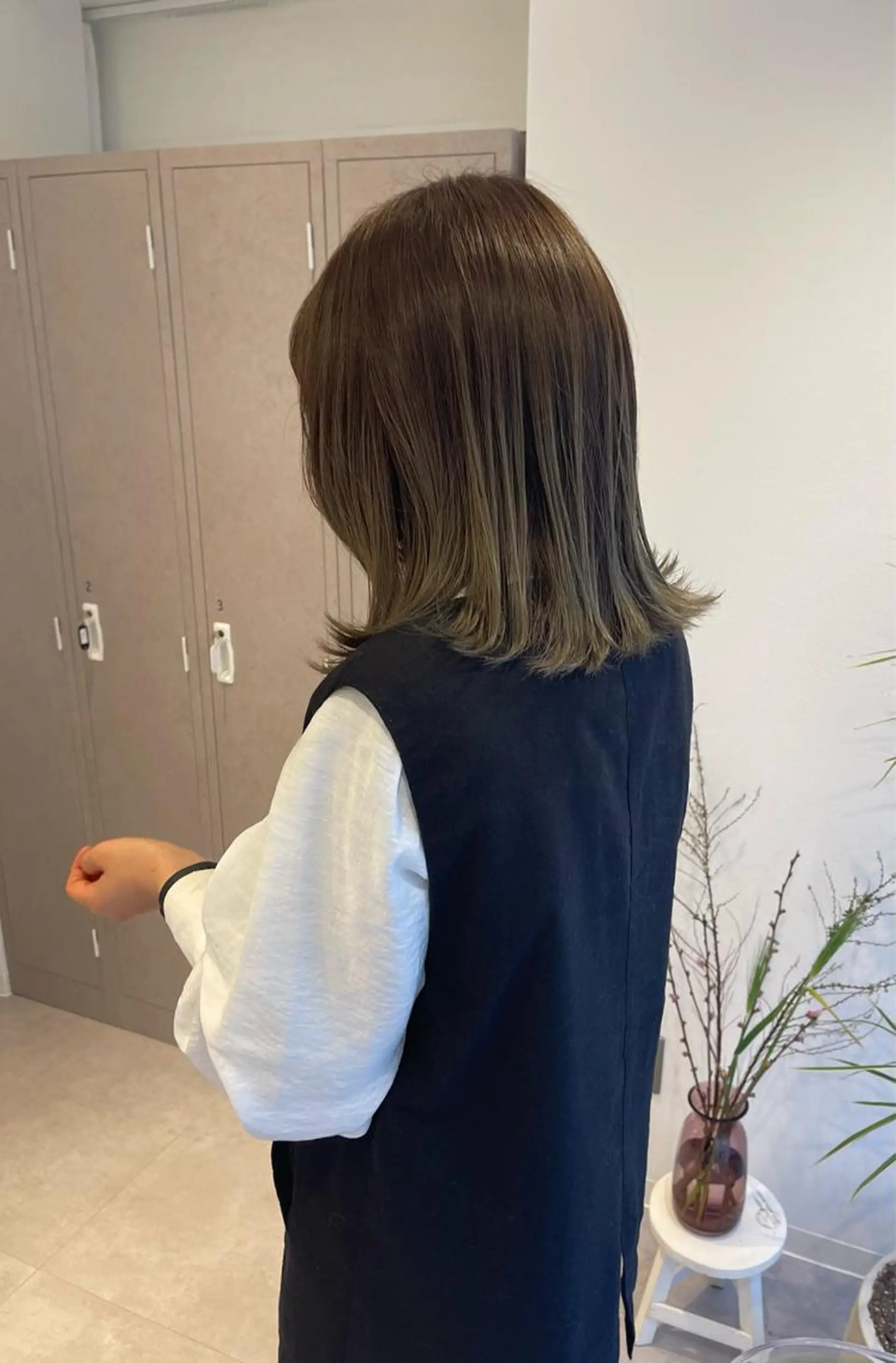 ミディアム カラー 切りっぱなしボブ 透明感カラー グレージュ ハイトーンカラー ボブ ayaka ［sou］のヘアスタイル