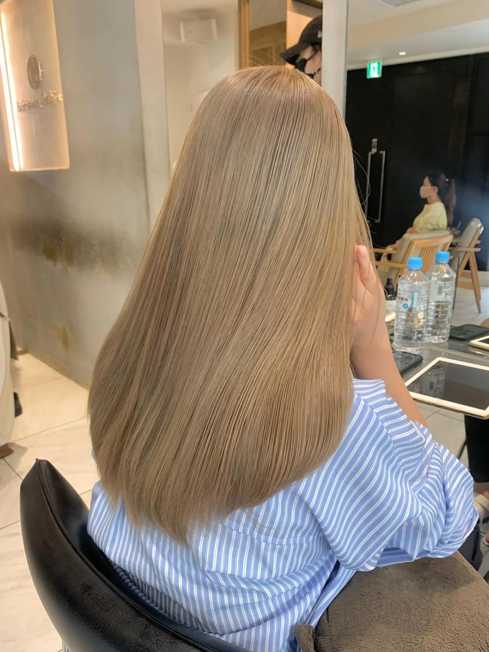 ロング ヘアカラー トリートメント 淡いハイトーンカラー レイヤーカットゆうかのヘアスタイル