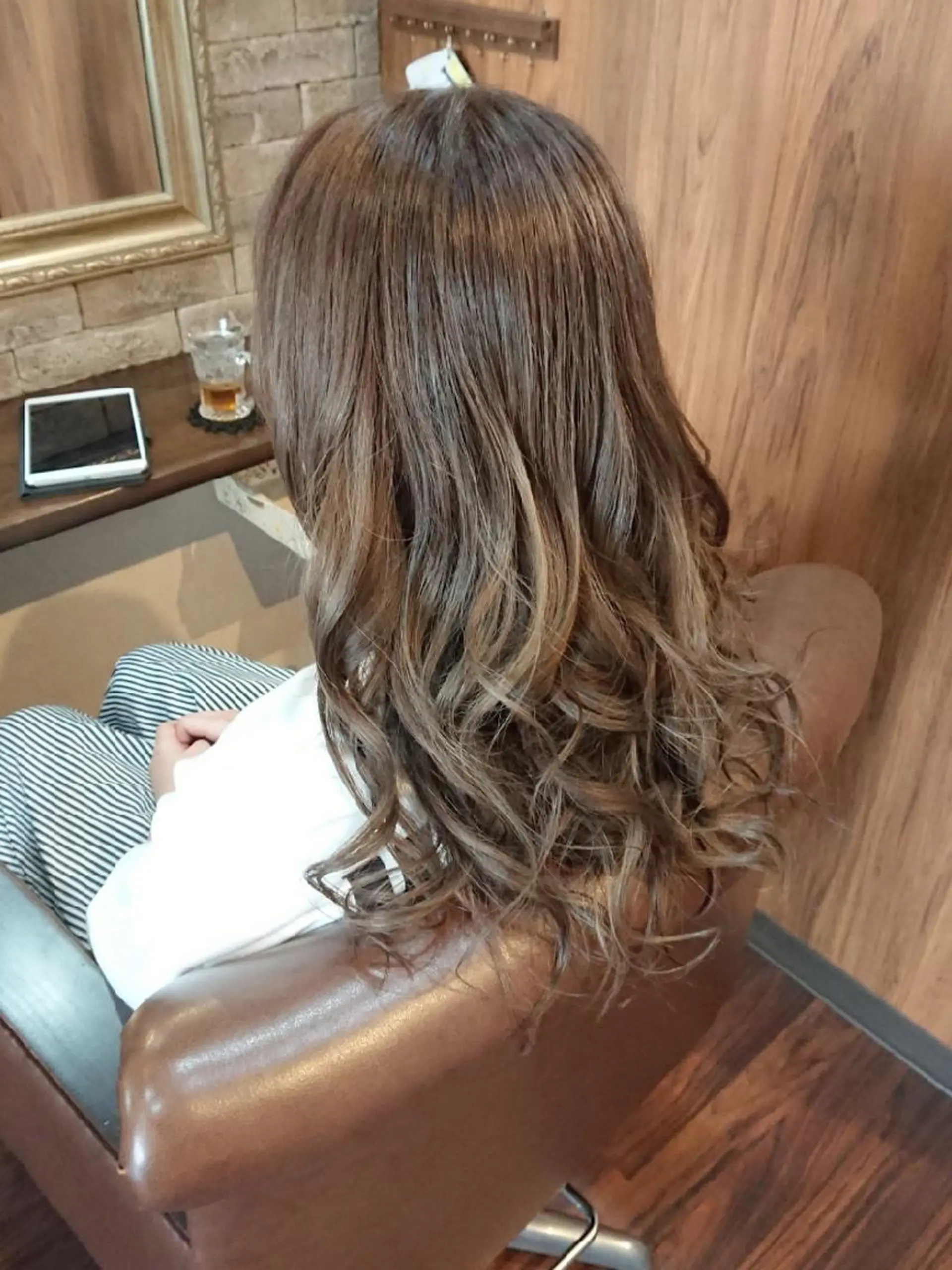 セミロング カラー ヘアカラー トリートメント 美髪 カラーリストのヘアスタイル