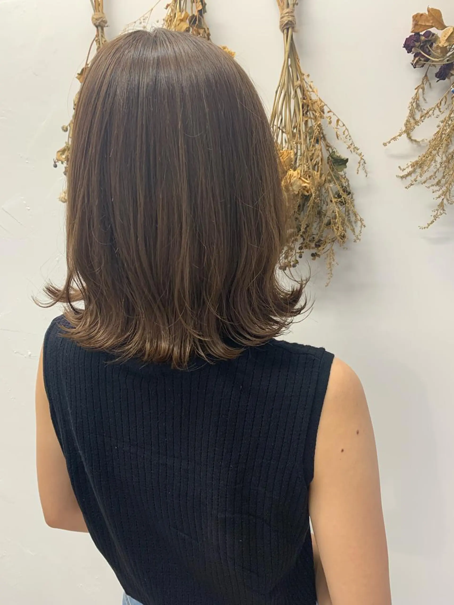 ミディアム カラー ベージュカラー ブリーチ ミルクティーベージュ newi 京橋 【yuuki】のヘアスタイル