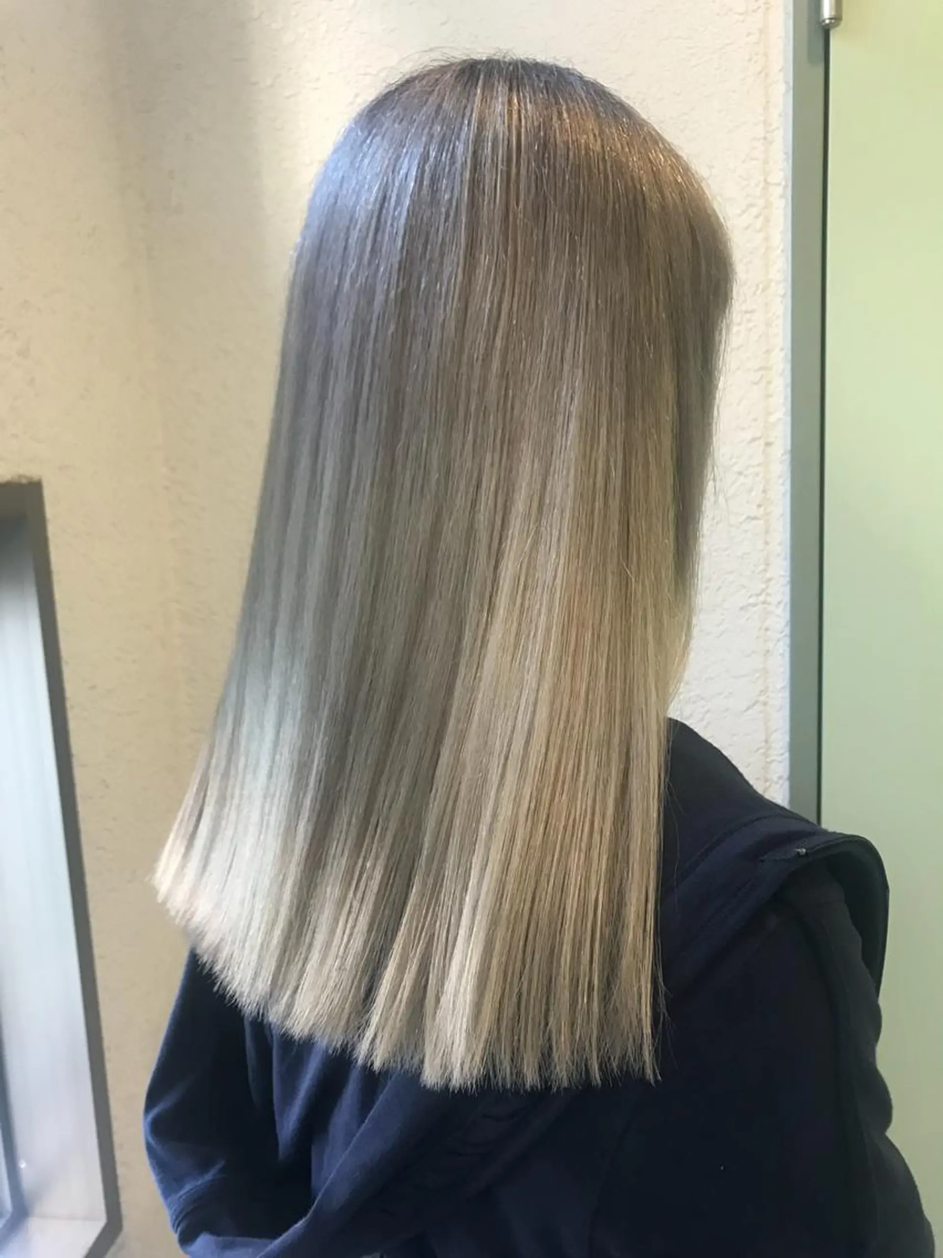 ロング ヘアカラー miu （ミユ）のヘアスタイル