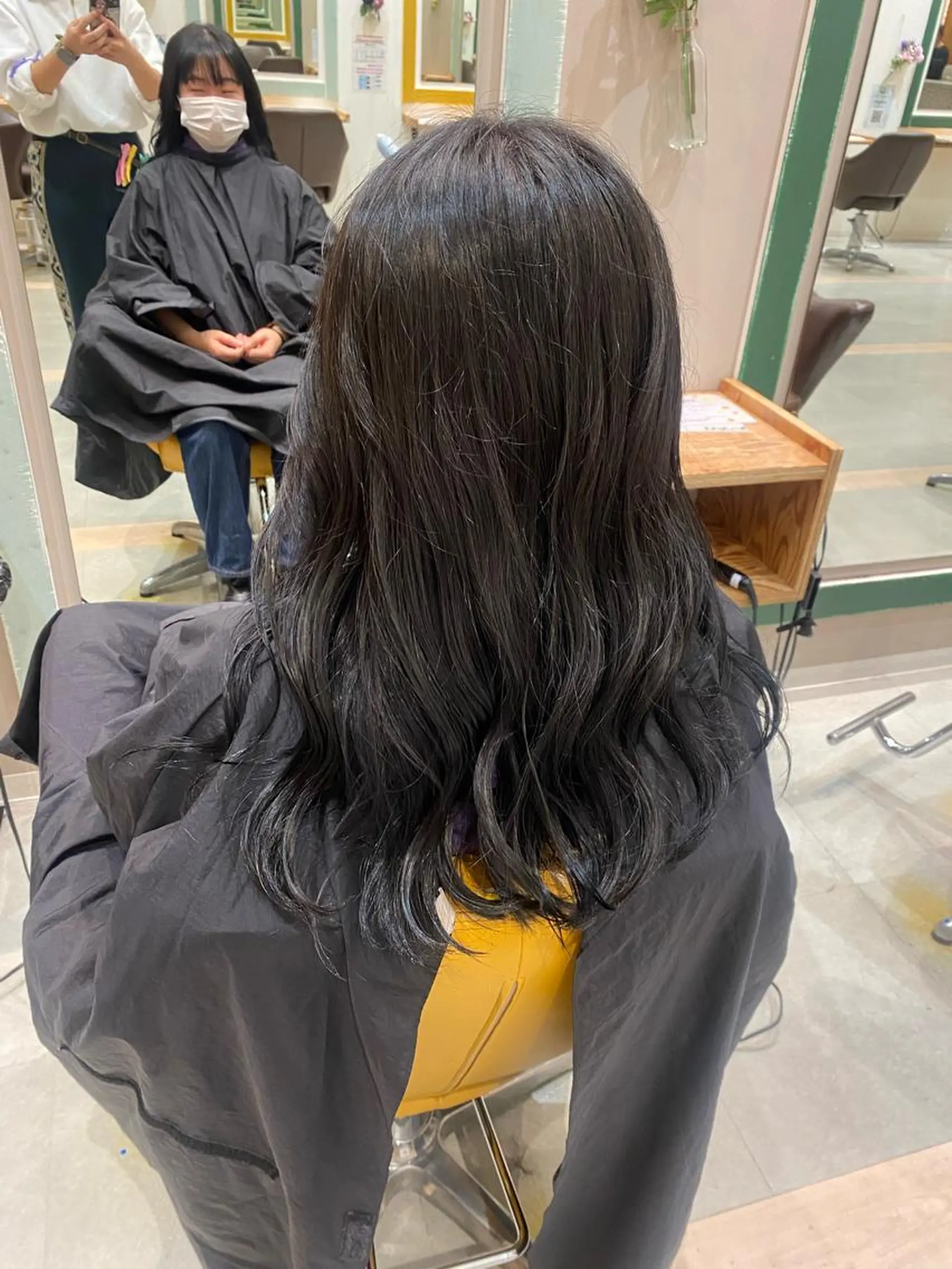 ロング カラー 黒髪 ブルーカラー ブルーブラック ROOMS Himariのヘアスタイル