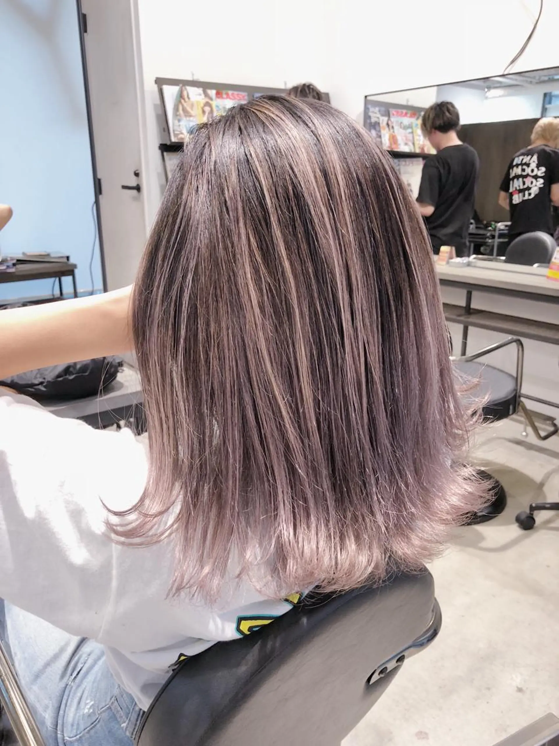 ミディアム カラー バレイヤージュ ブリーチ ラベンダーカラー レイヤーカット ノンダメージ髪質改善 カラー💎/KURAのヘアスタイル