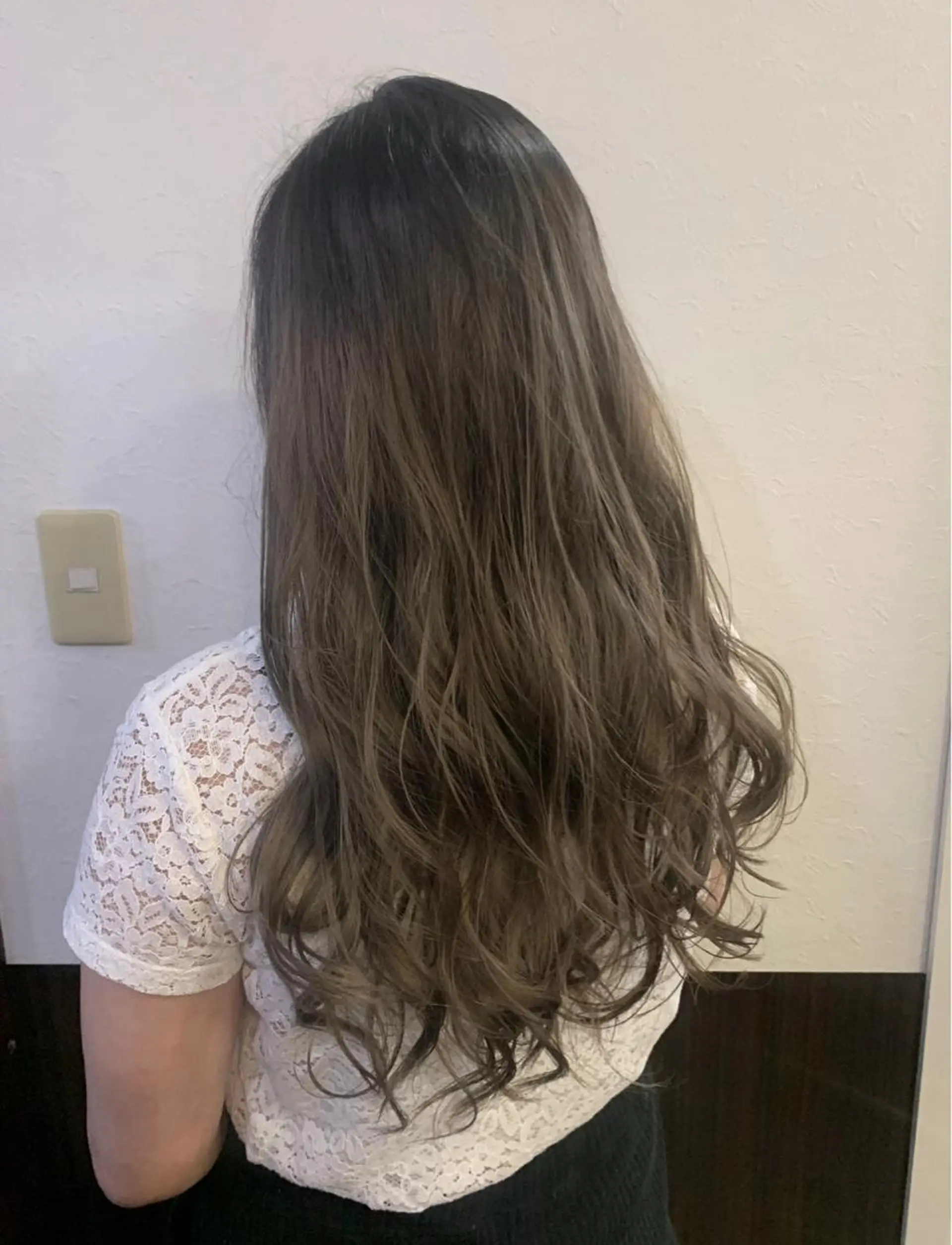 ロング カラー アッシュ アッシュグレー グラデーションカラー 色落ちまでキレイに！ ！女性サロンのヘアスタイル