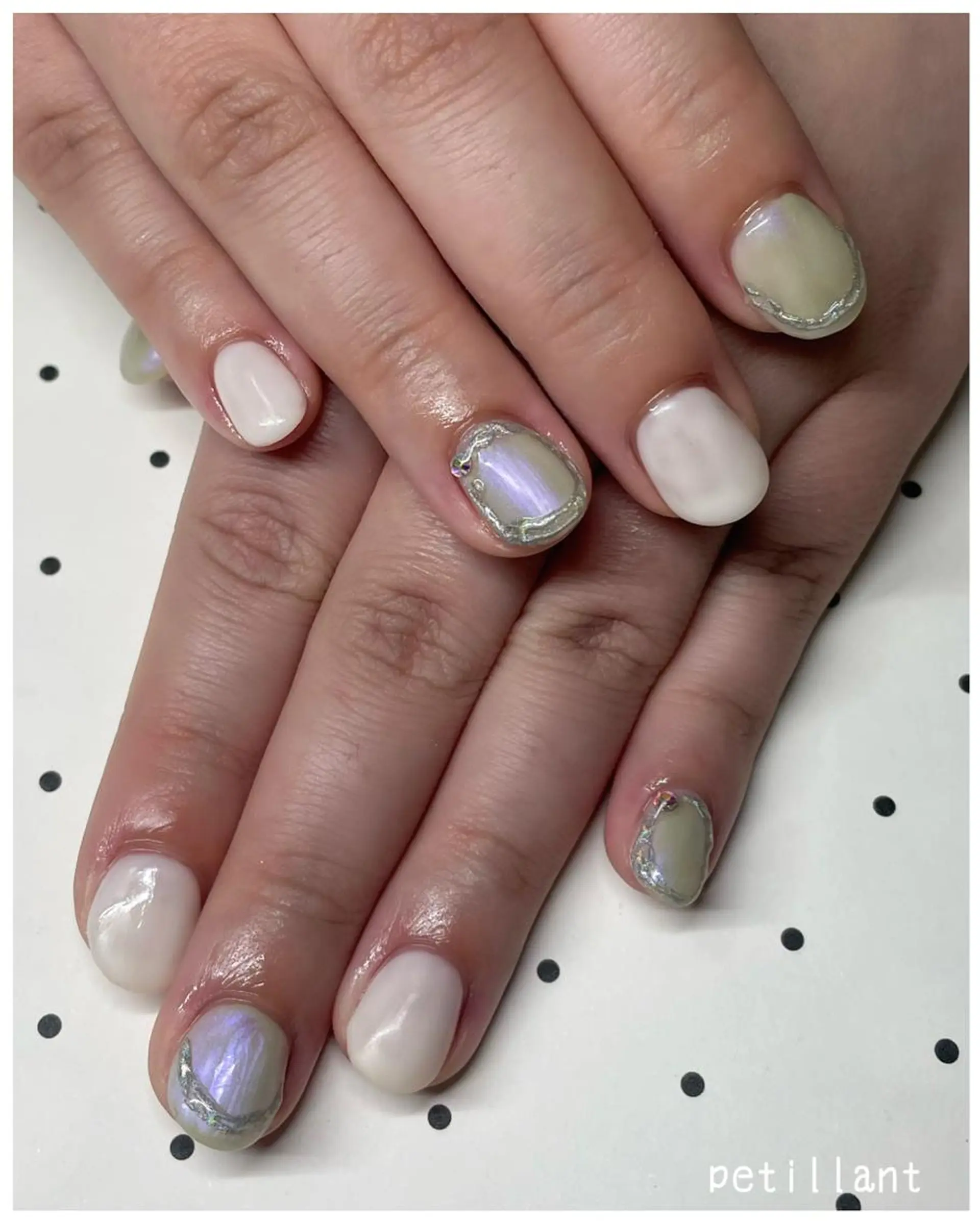 ネイル 長さ出し 卒業式 グリーン ホワイト nail salon petillantのネイルデザイン