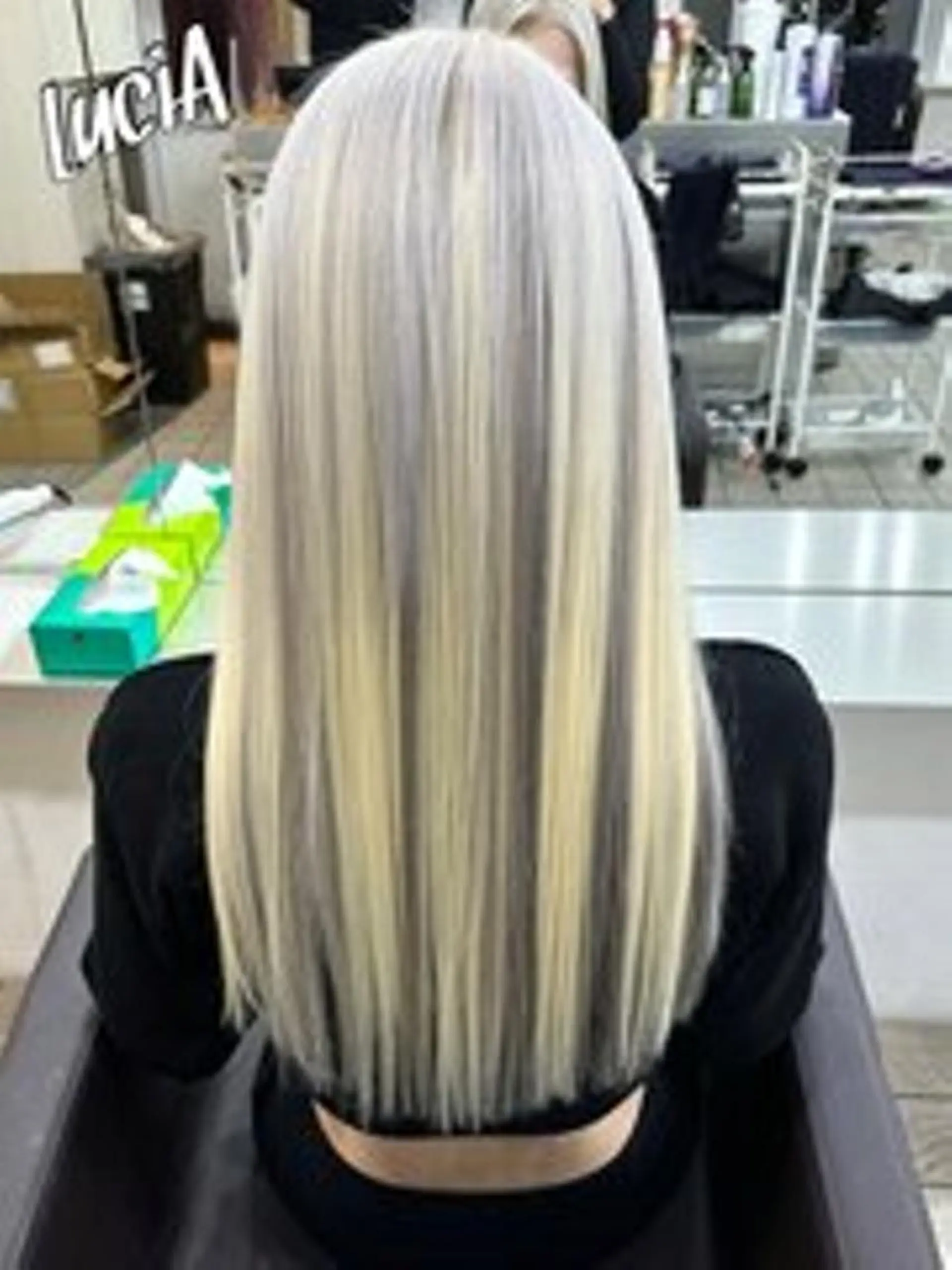 ロング カラー ヘアアレンジ シールエクステ 黒髪 ダブルカラー ハイトーンカラー エクステ LuciAエクステ カラー3000セラのヘアスタイル