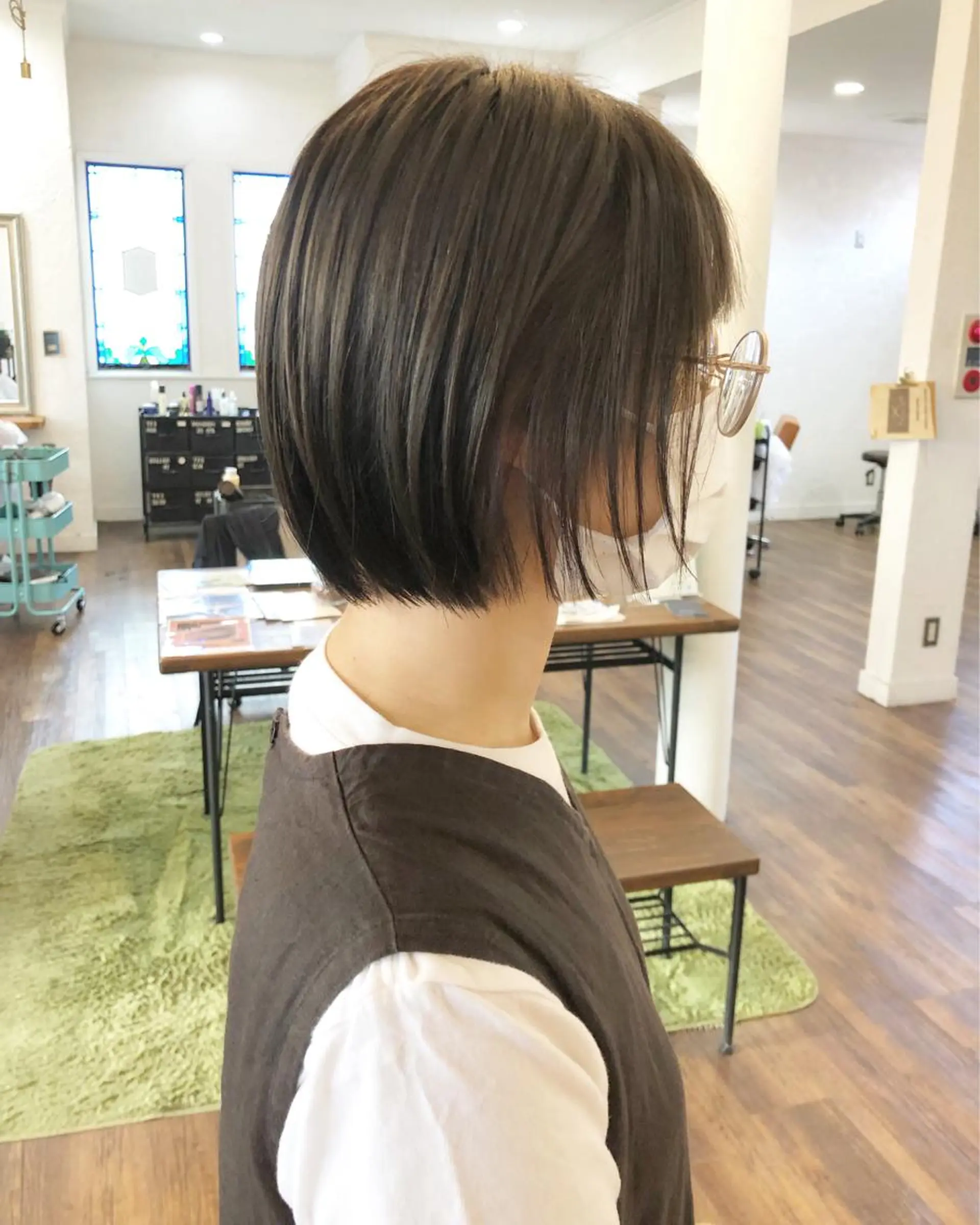 ショート カラー ボブ 髪質改善 トリートメント 縮毛矯正 江原 彩華のヘアスタイル