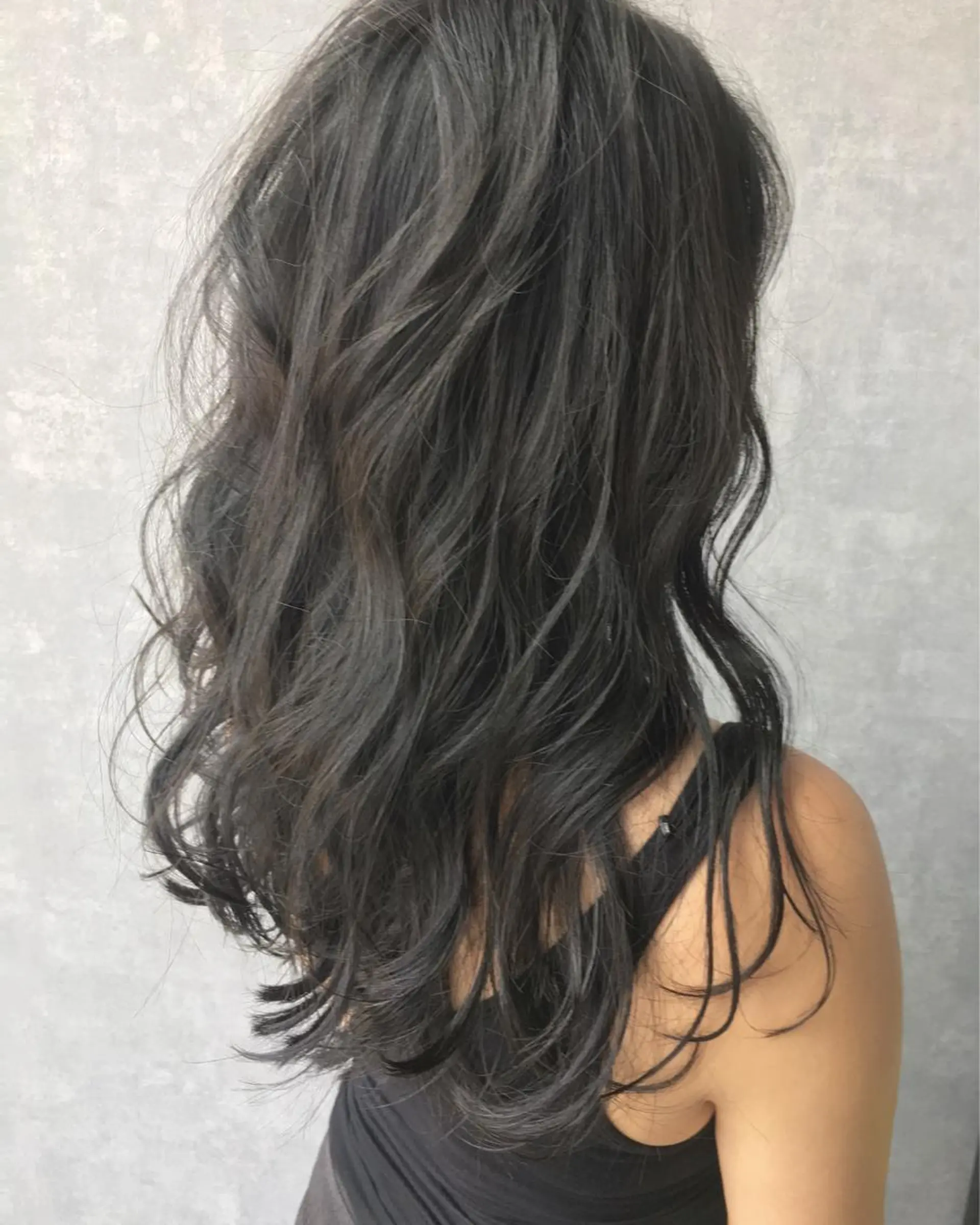 セミロング カラー ダークグレー ダークグレージュ グレージュ ハイライトカラー ハイライト レイヤーカット BLend 渋谷のヘアスタイル
