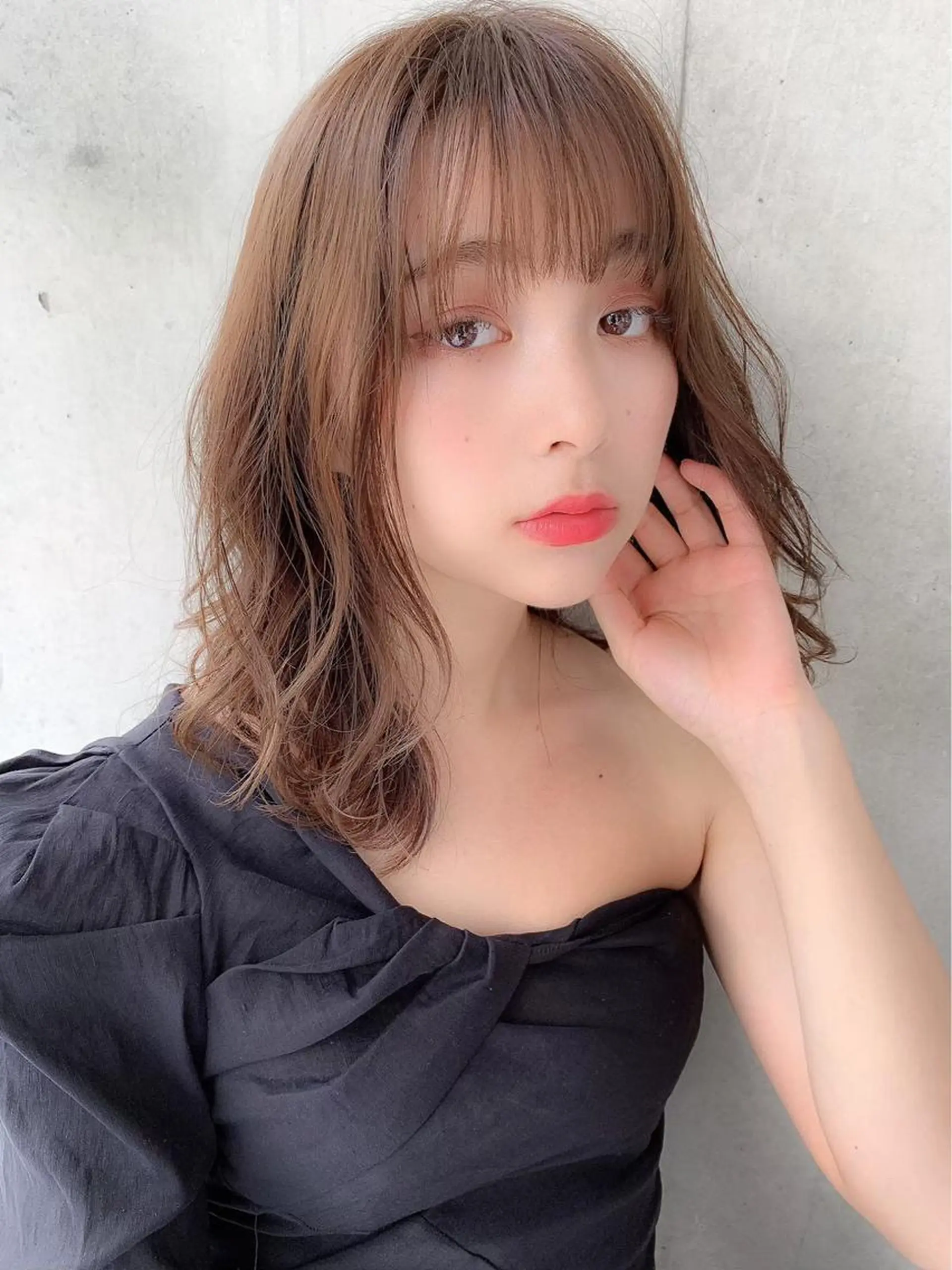 ミディアム カラー レイヤーカット 透明感カラーのヘアスタイル