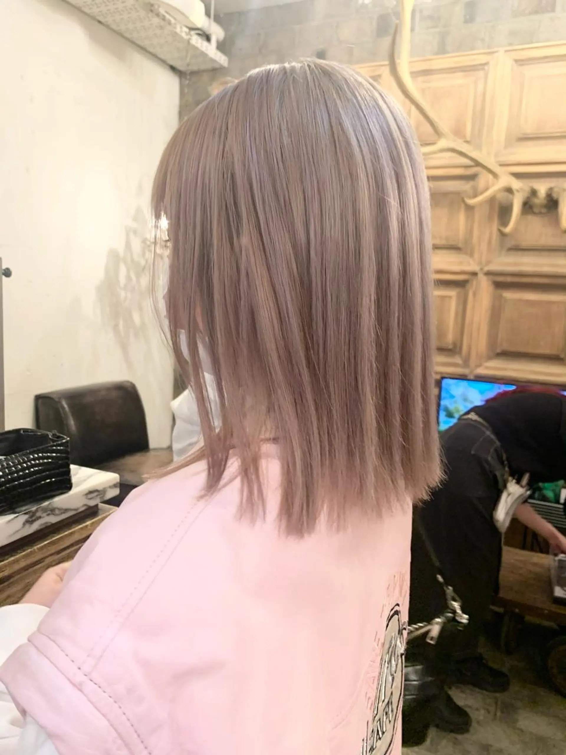 ミディアム アッシュ ハイライト レイヤーカット ウルフカット カット ヘアカラー トリートメント 🫧ハイトーン✨格安 より質💐マンツーマのヘアスタイル