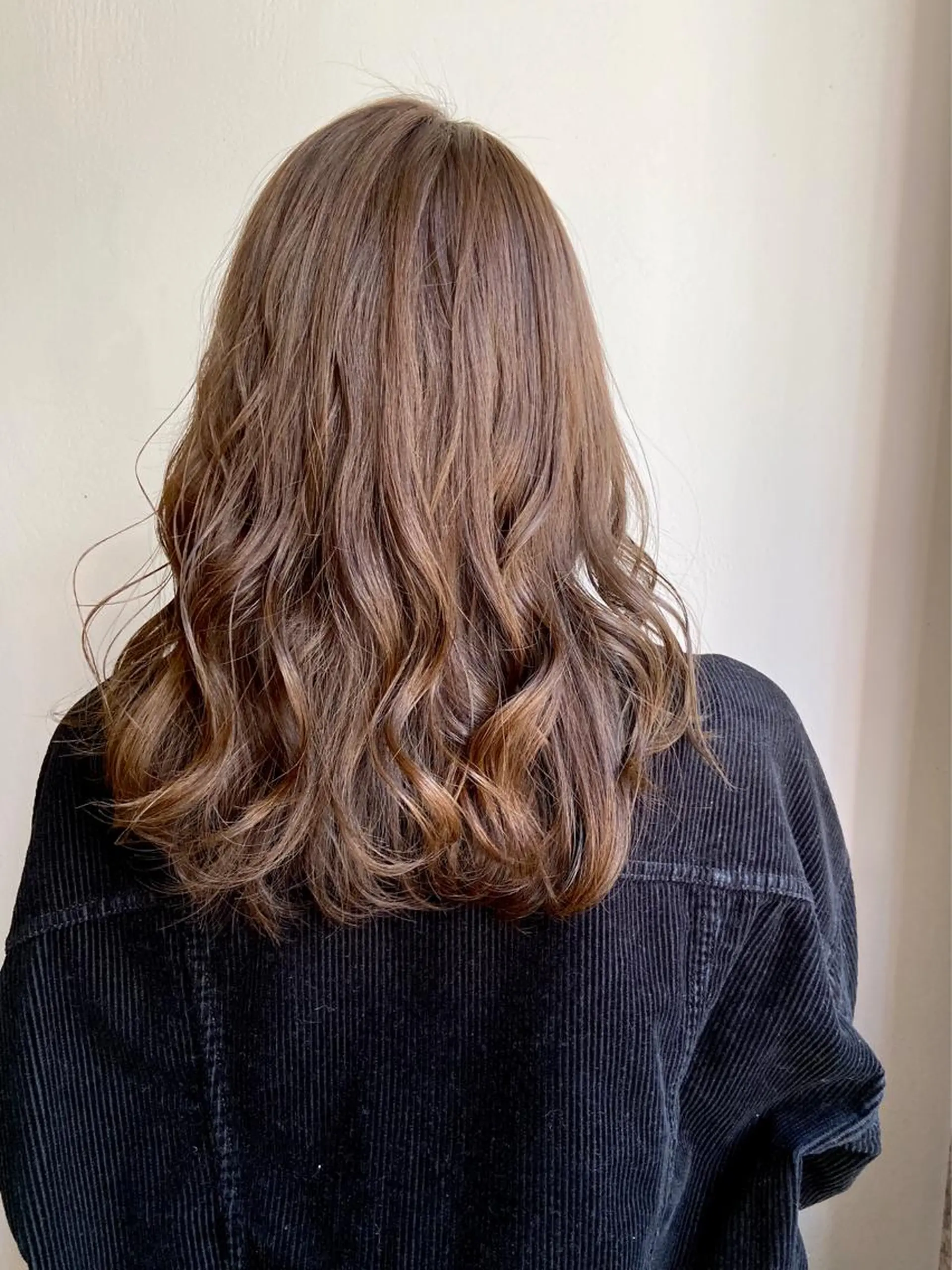 セミロング カラー 🐺ウルフ/レイヤー 似合わせ‎🤍沙羅のヘアスタイル