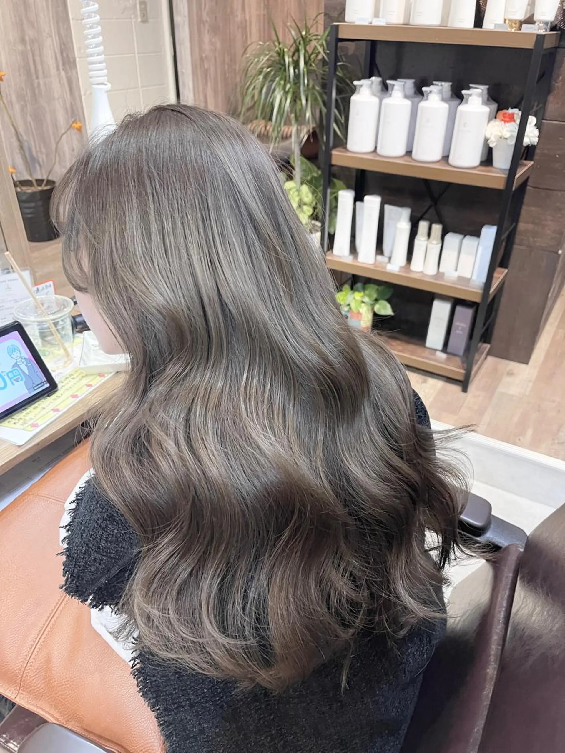 ロング カラー ベージュカラー 透明感カラー 髪質改善で 憧れの潤艶美髪にのヘアスタイル