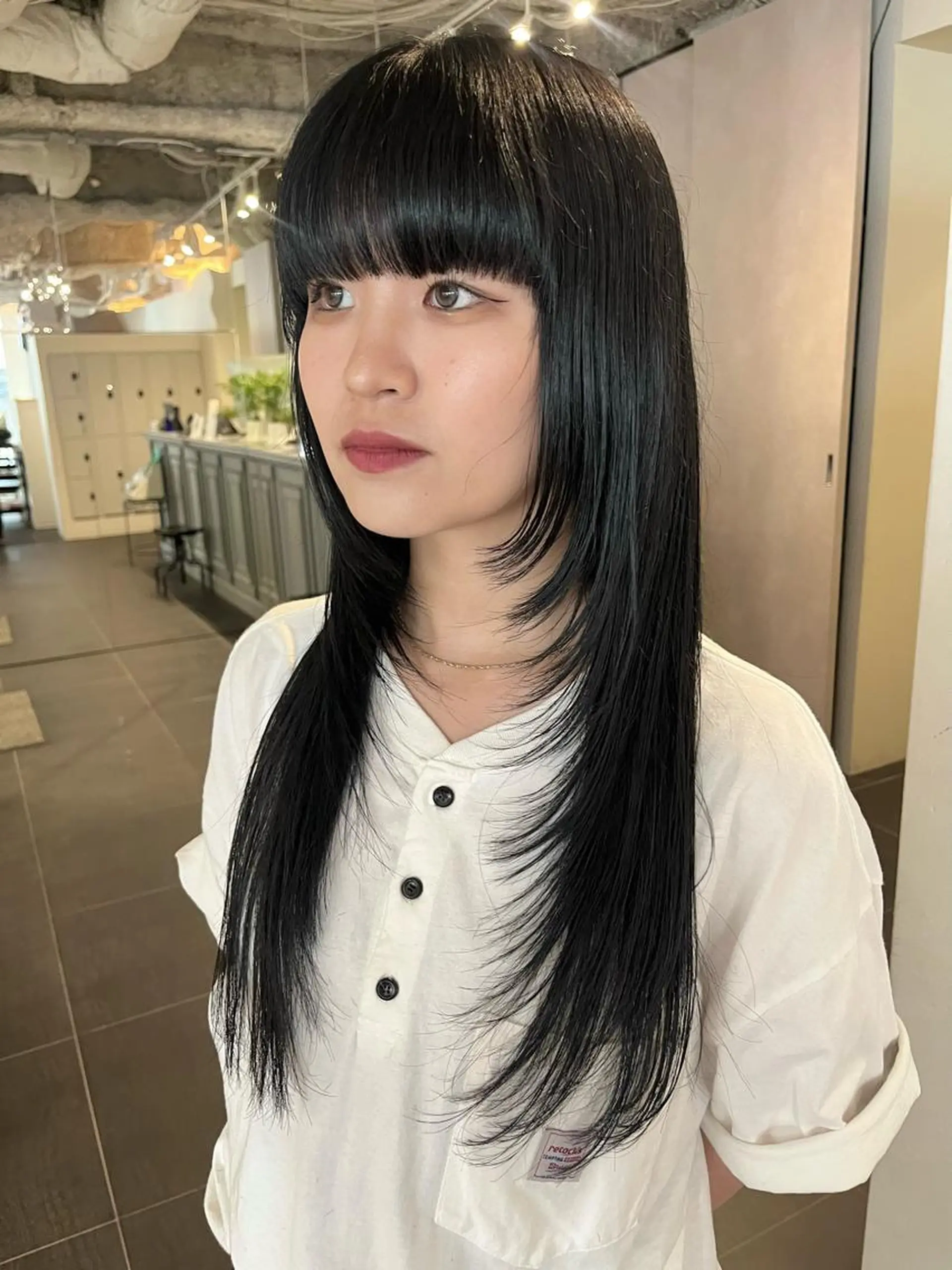 セミロング カラー 黒髪 ブルーカラー ブルーブラック レイヤーカット カット ヘアカラー トリートメント 桃果 momokaのヘアスタイル