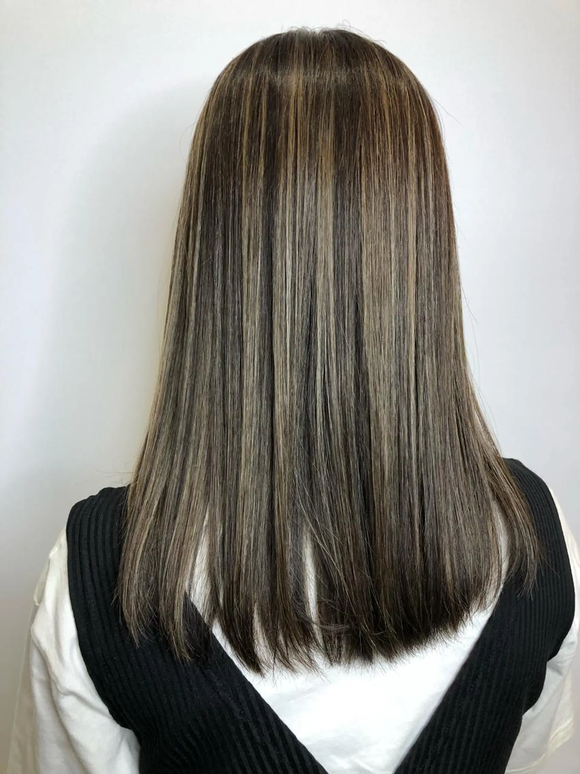 セミロング ボブ 外国人風カラー ハイライト レイヤーカット ヘアカラー yasu ヤスのヘアスタイル