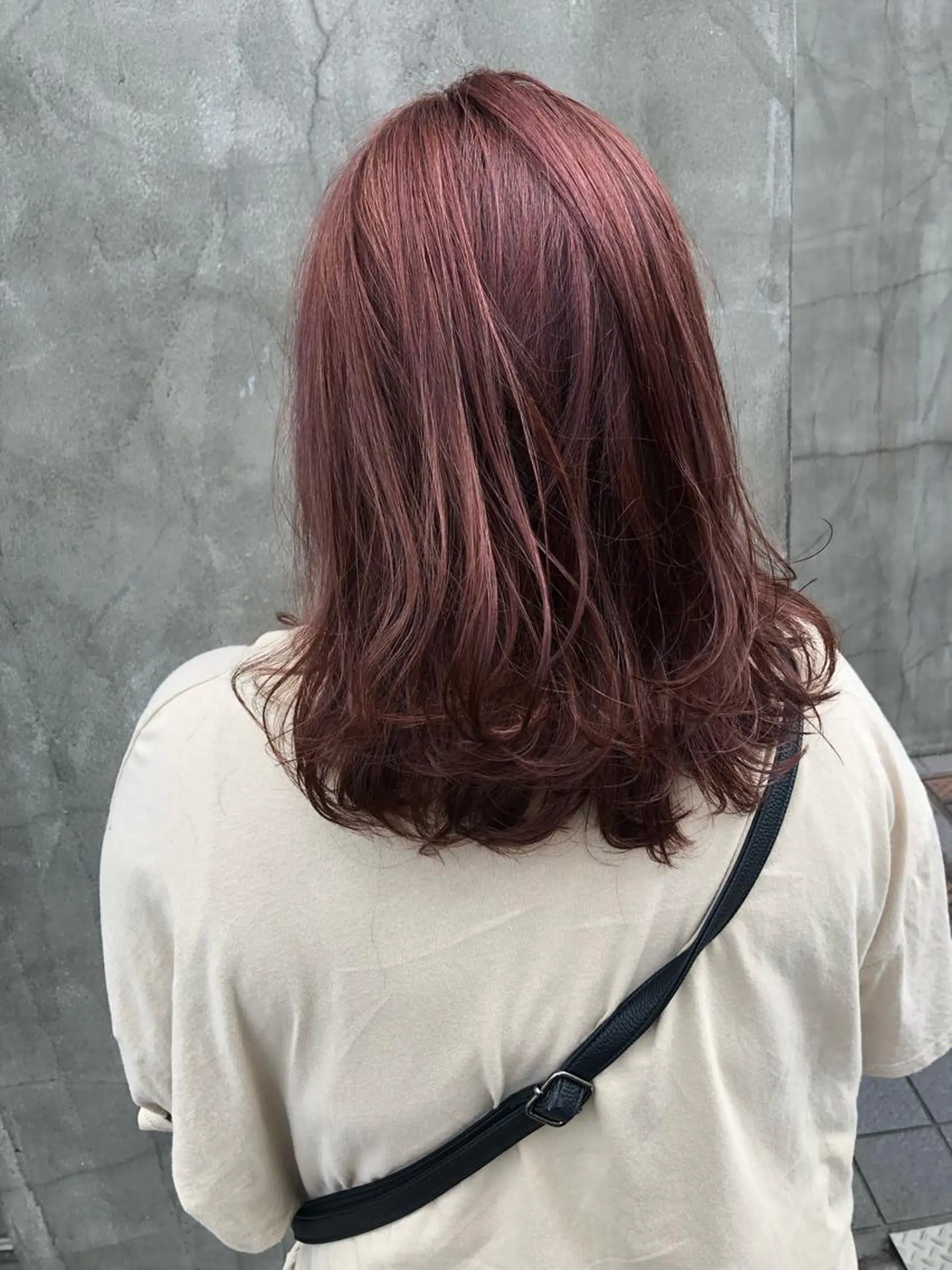 ミディアム カラー MIOベージュカラー 柔らかいカラーのヘアスタイル