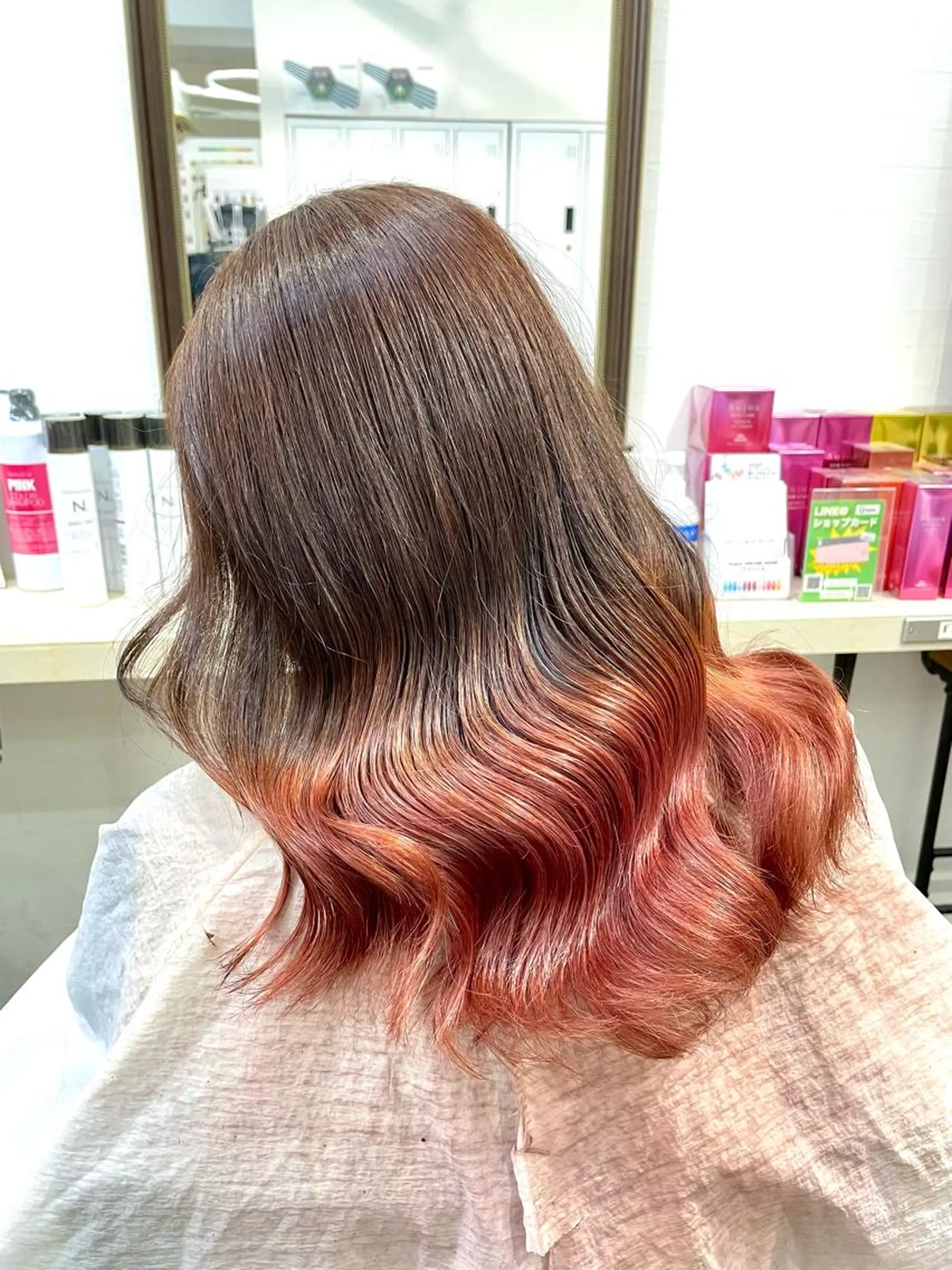 ミディアム 横浜🦋ハイトーン 🫐シャドウルーツのヘアスタイル