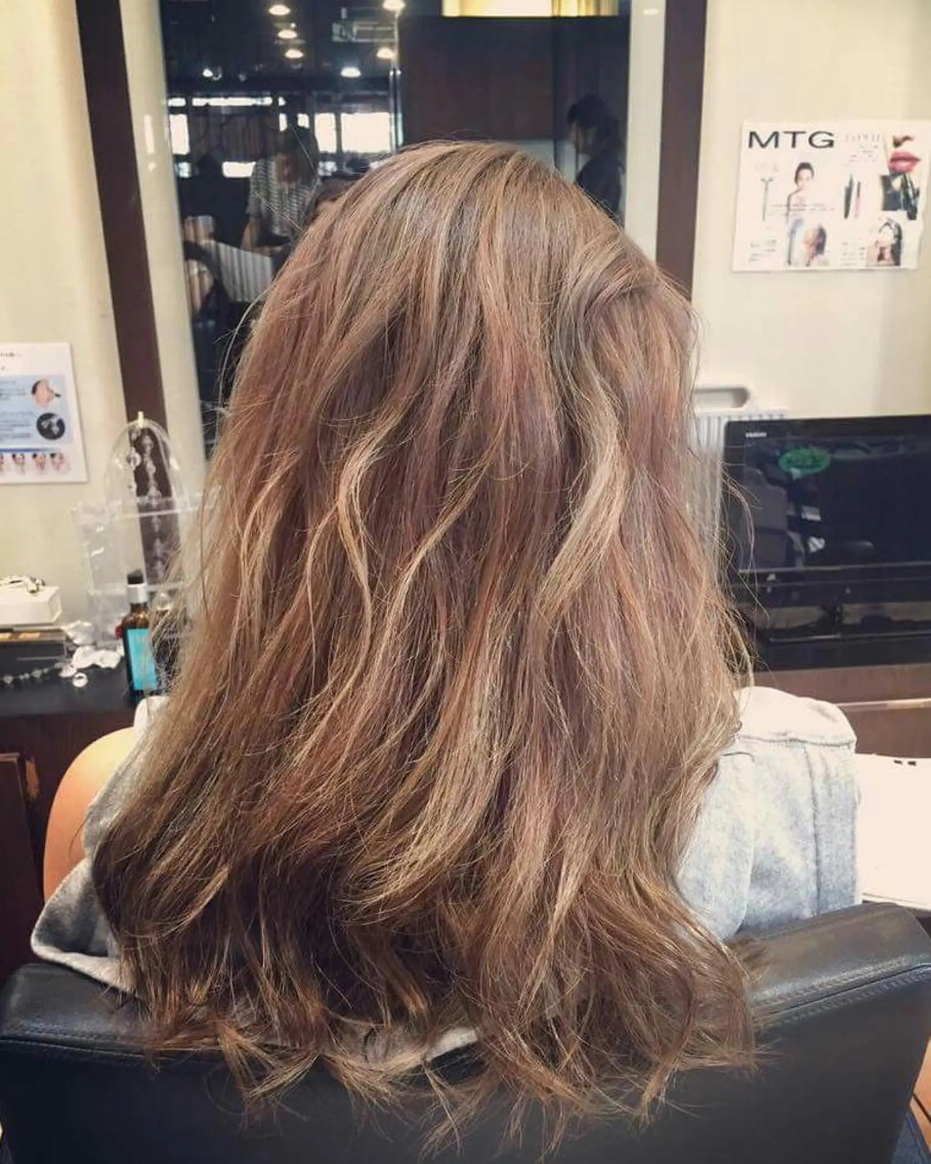 ミディアム セミロング ロング カラー SHAFT Ieiriのヘアスタイル