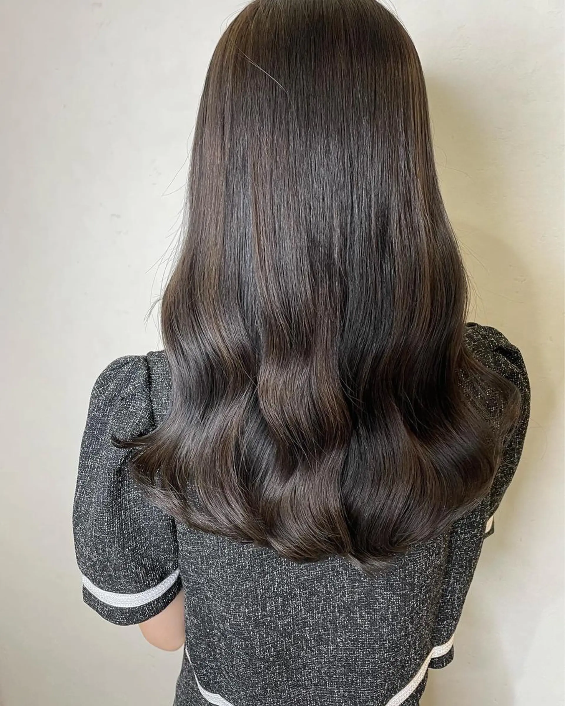 ミディアム カラー アッシュ ベージュカラー 黒髪 ブリーチ ブルーカラー オリーブカラー 特化　　kaiのヘアスタイル