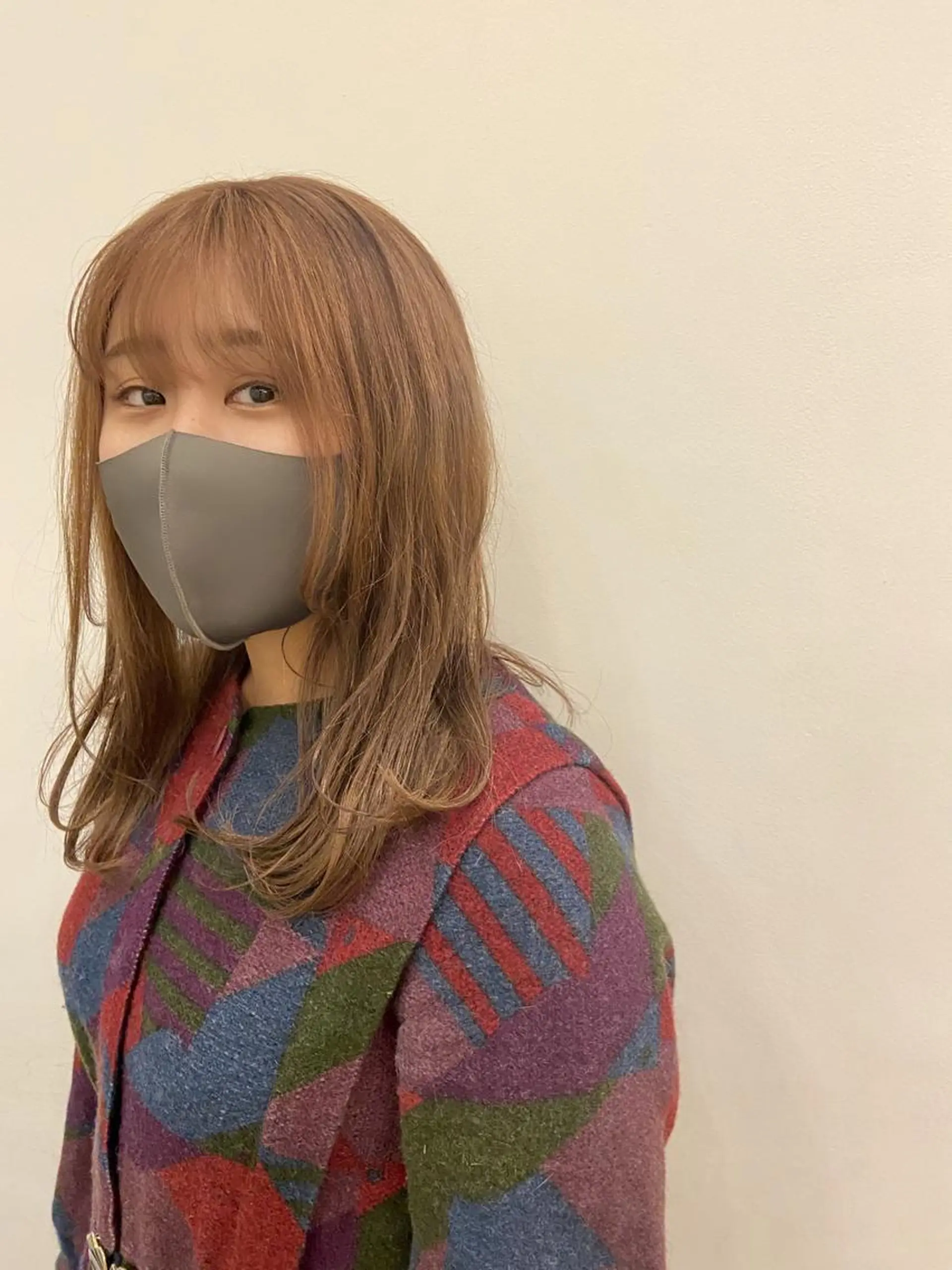 セミロング カラー ショート/ウルフ ハイトーン/カイセイのヘアスタイル