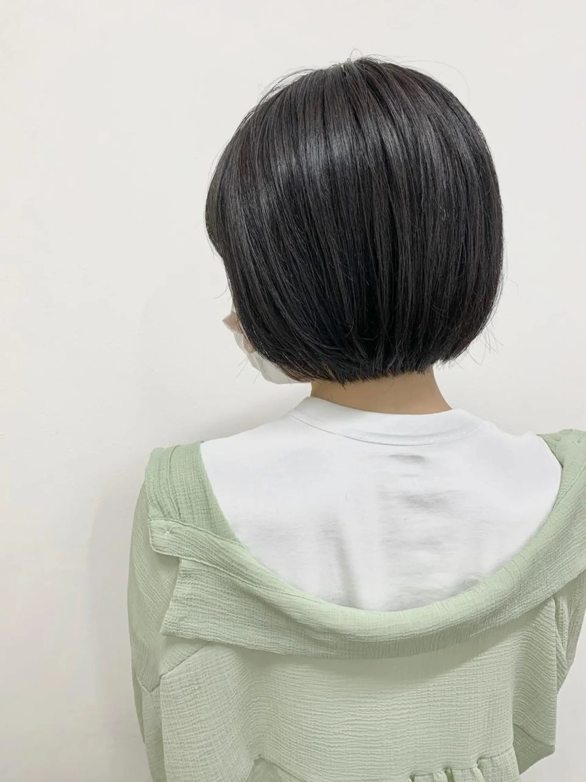 ショート カラー 肌に馴染む暗髪 梅田・増田のヘアスタイル