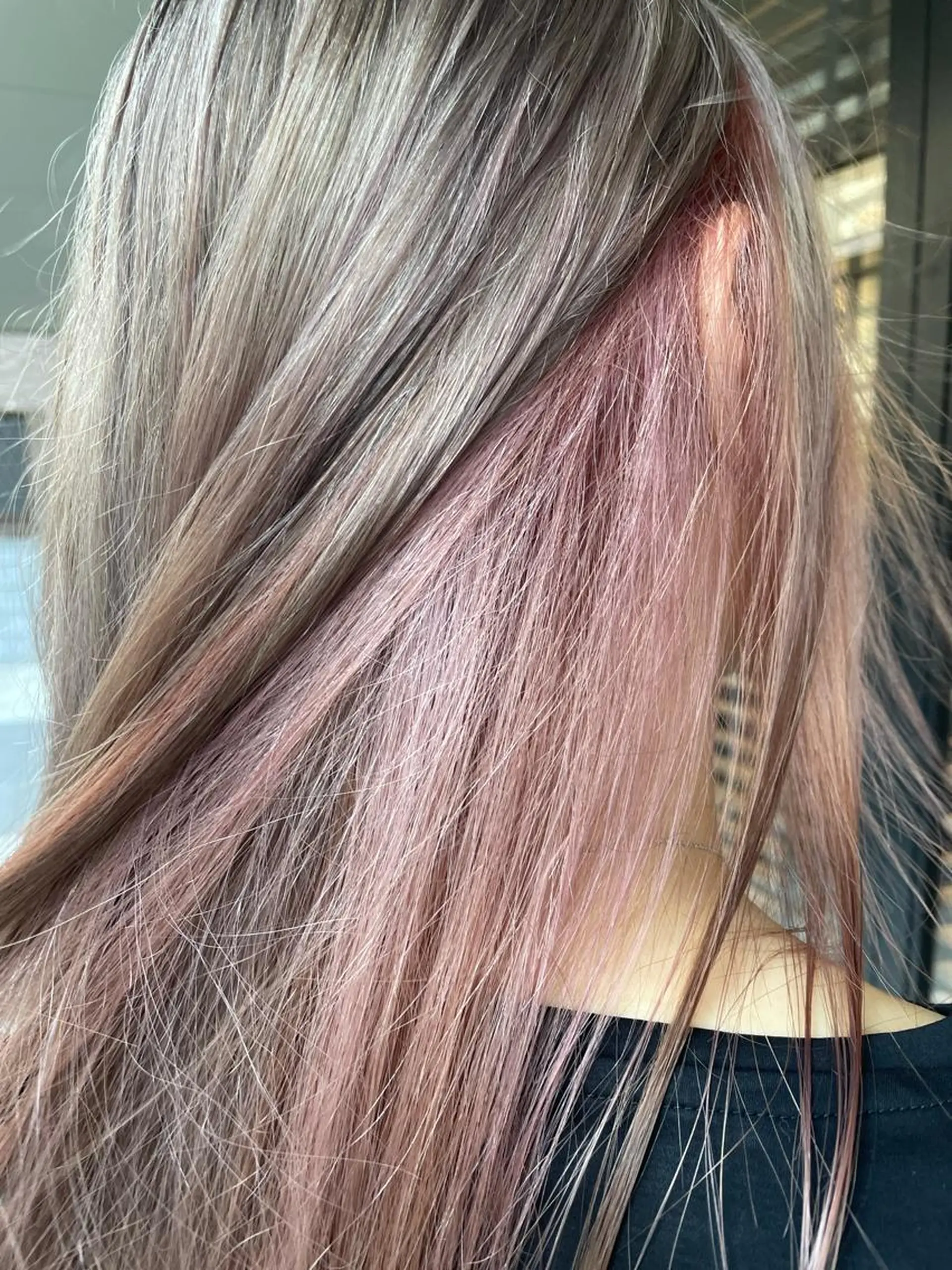 ロング カラー 和泉 沙綾のヘアスタイル