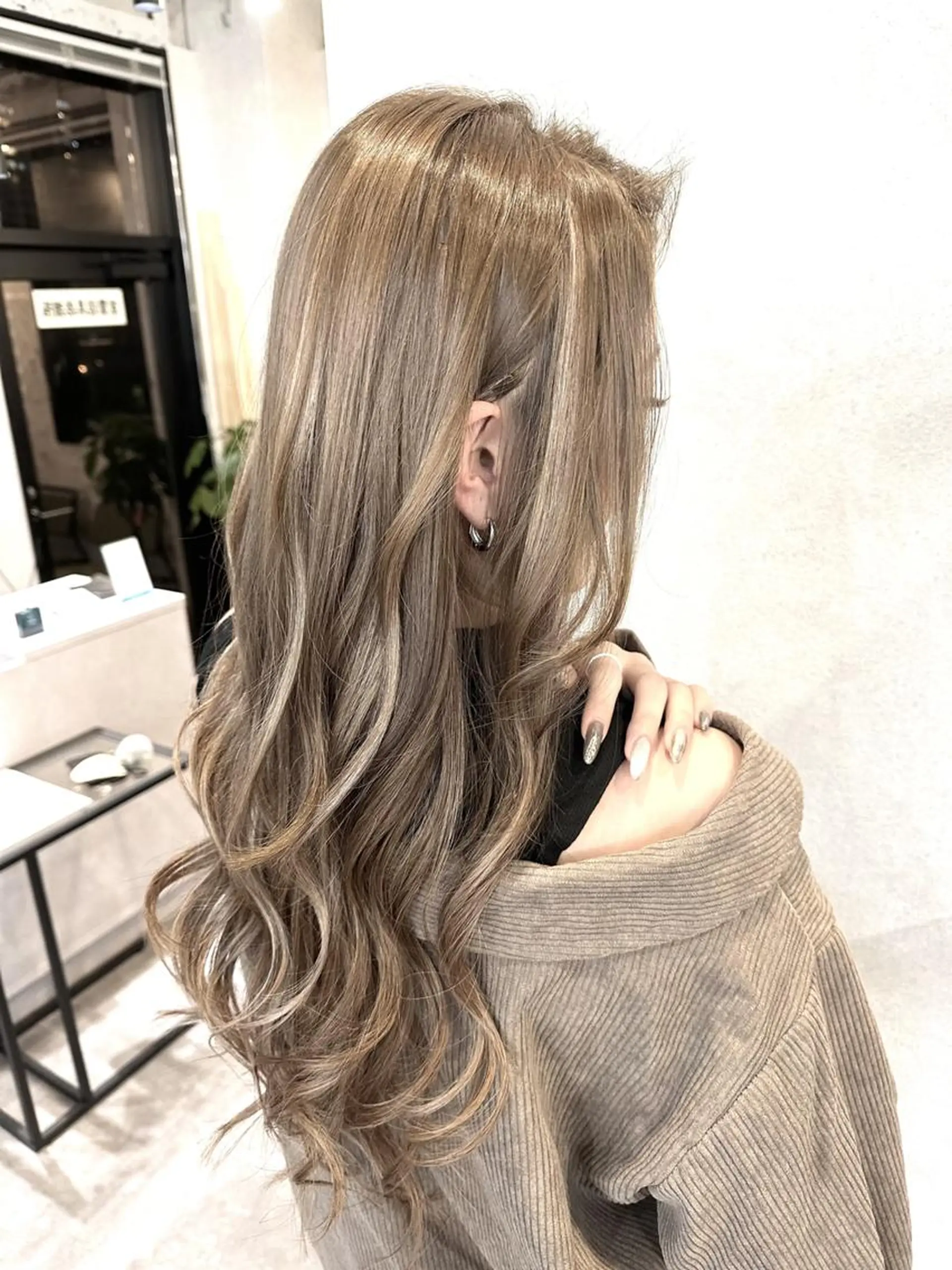 ロング ヘアアレンジ カラー ハイトーン カラーのヘアスタイル