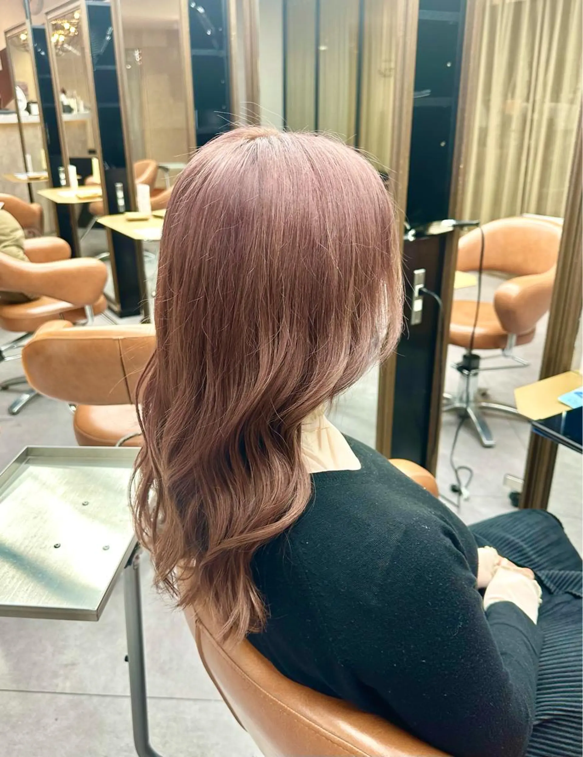 セミロング カラー パーマ ヘアアレンジ ウルフとハイトーン みっちー✂️のヘアスタイル