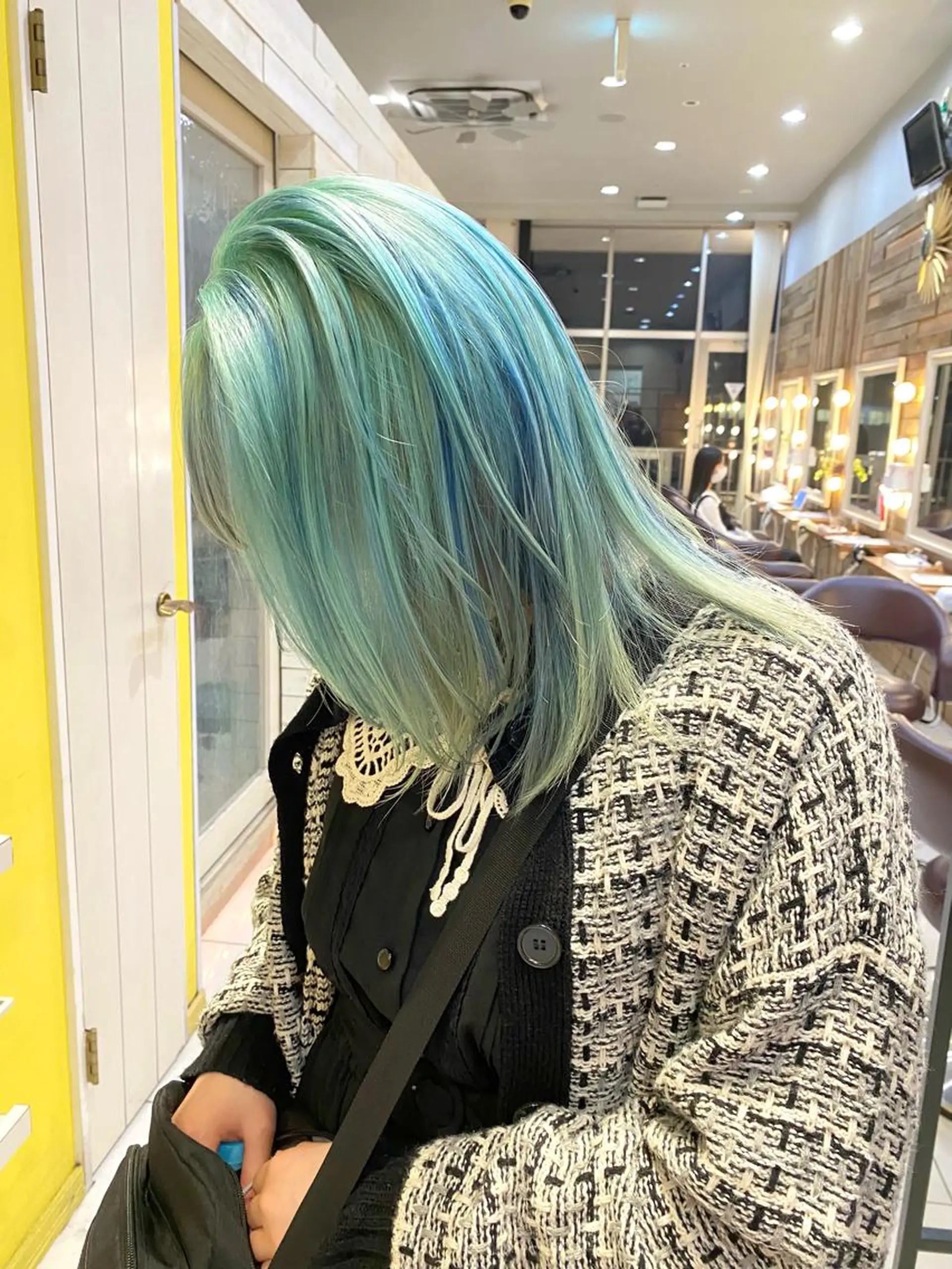 ミディアム カラー ブルーカラー riho/ブリーチ/ デザインカラー/辻堂のヘアスタイル