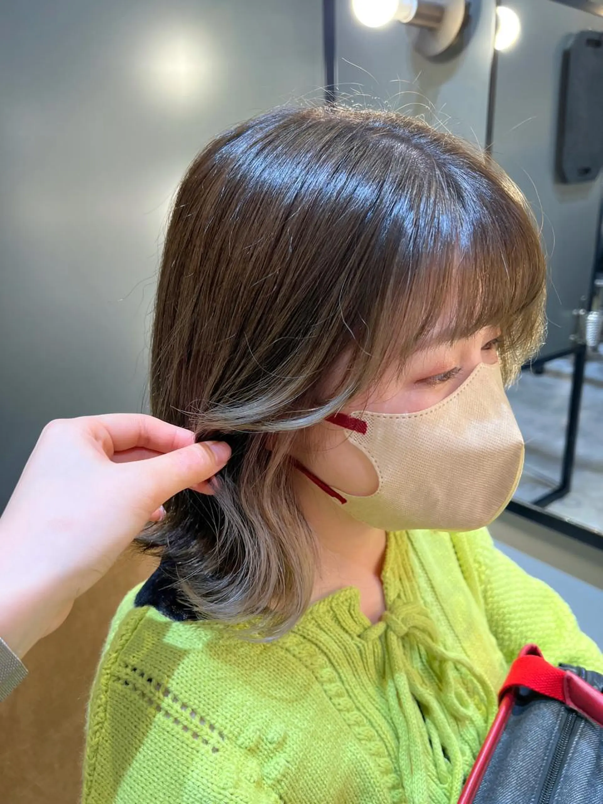 ミディアム カラー ベージュカラー イヤリングカラー オリーブベージュ THINK SHOP sakiのヘアスタイル