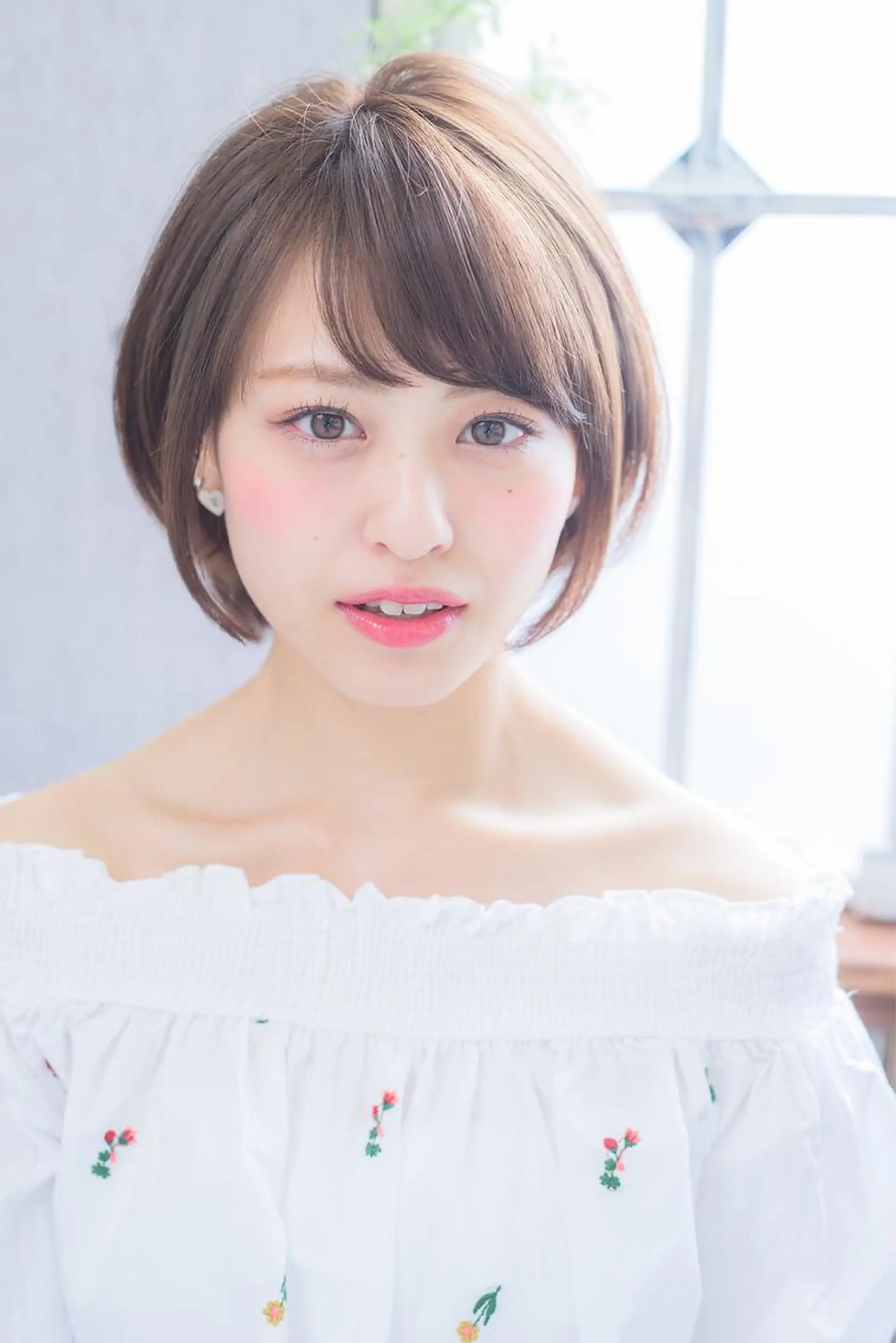 ショート ヘアカラー linda by neoliveのヘアスタイル