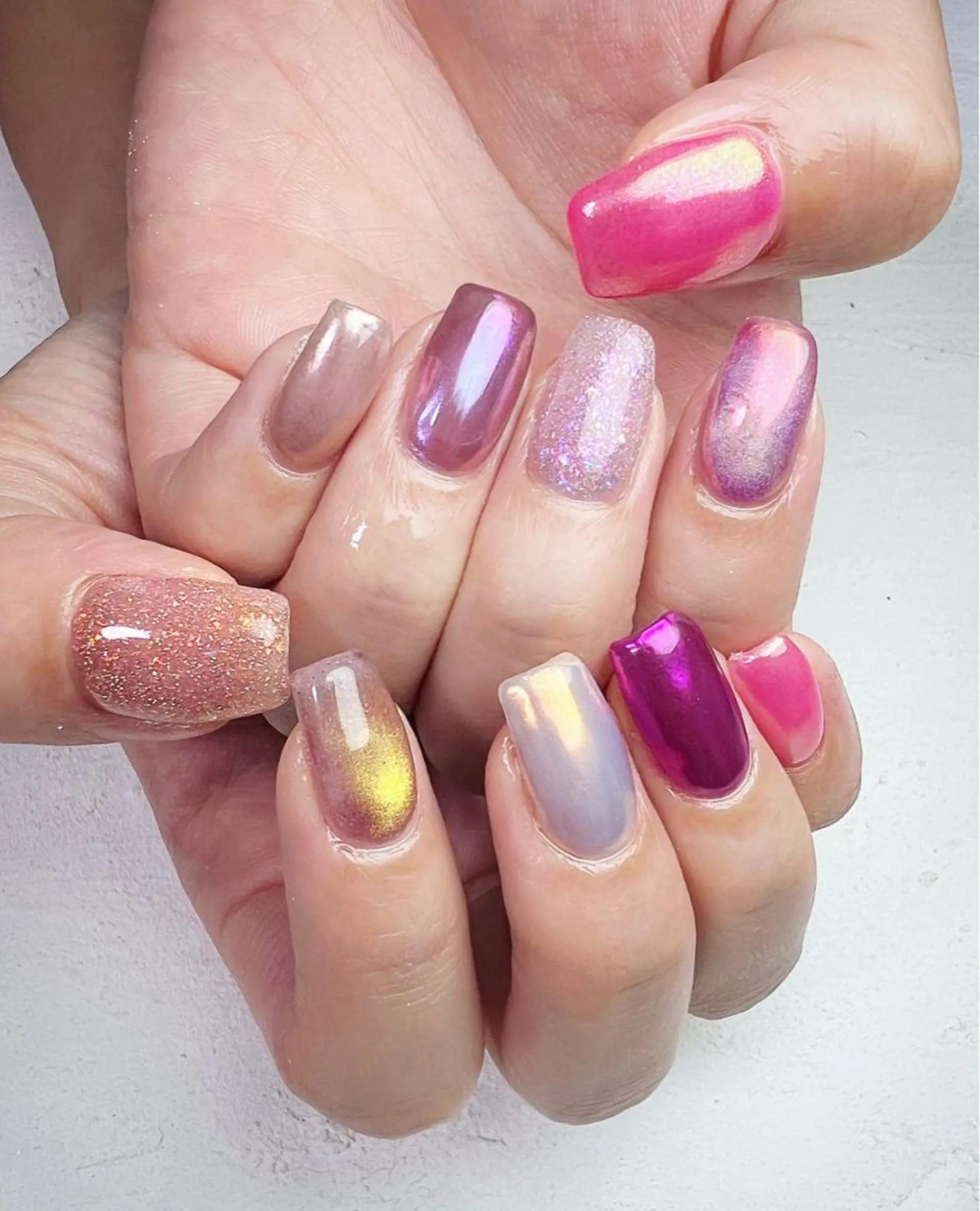 ネイル オーロラネイル ロングネイル ピンク 夏ネイル ハンドネイル ✾ NailRoom Latina🌻💓のネイルデザイン