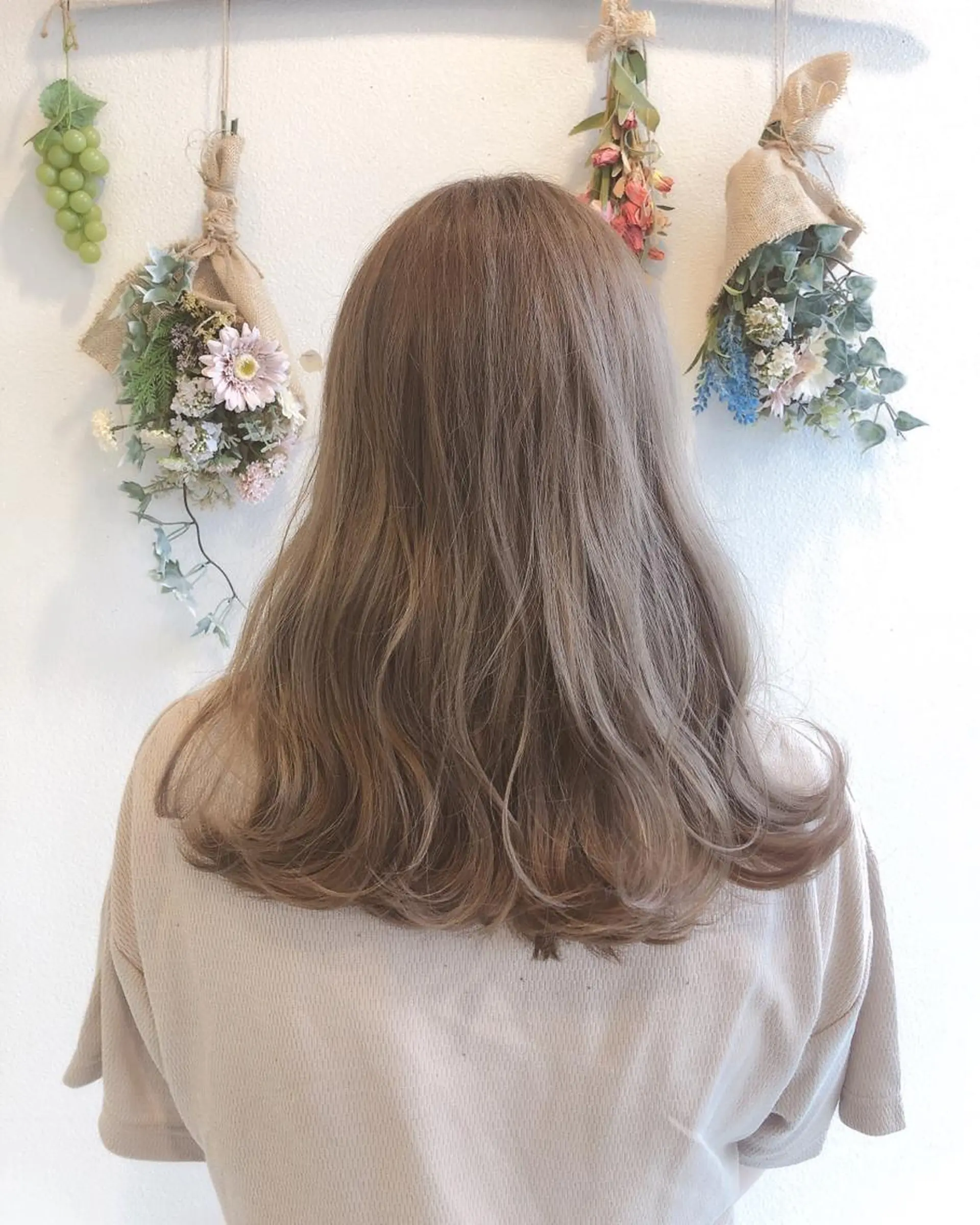 ロング カラー 山口 明日花のヘアスタイル