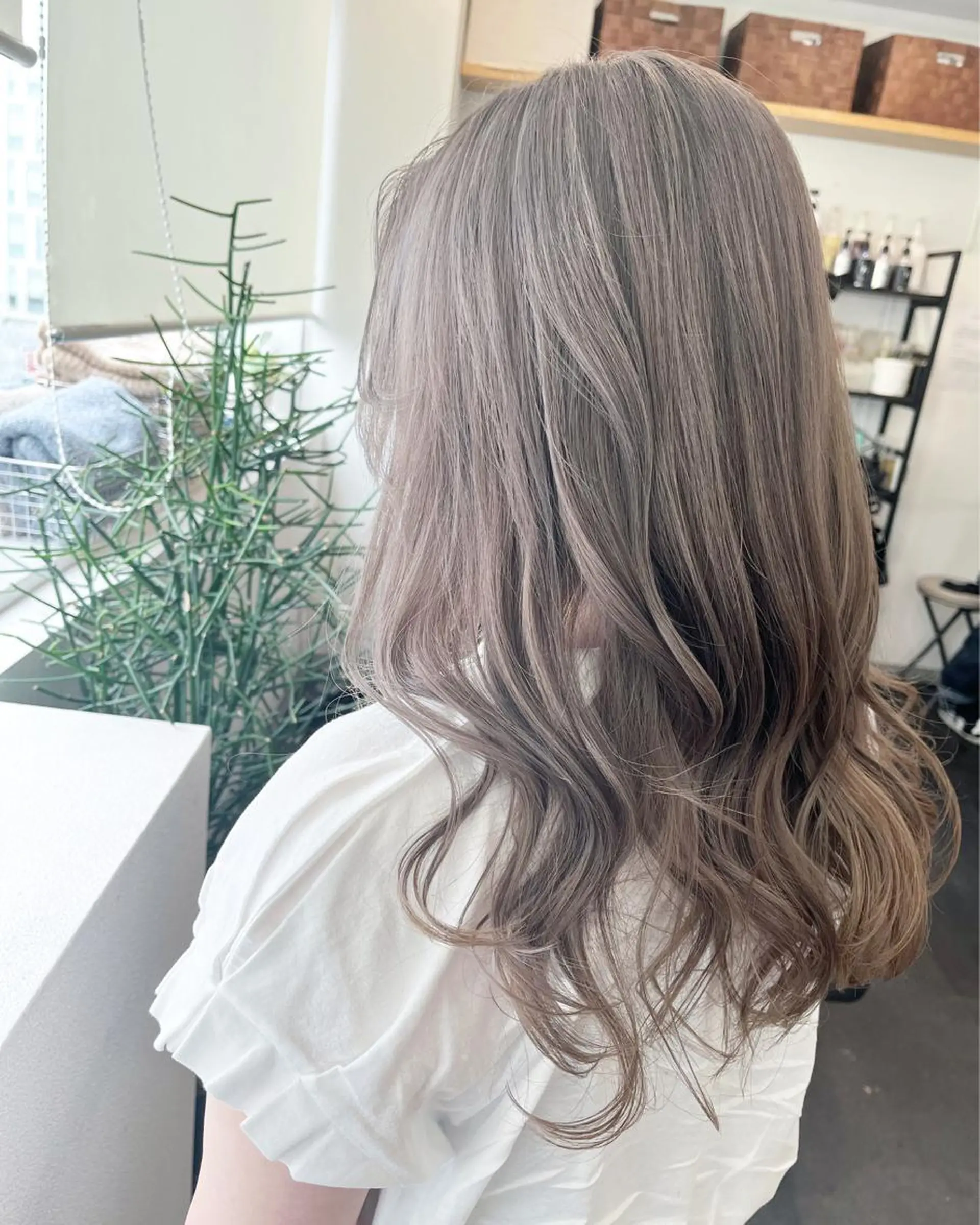 ロング カラー ベージュカラー RU RIのヘアスタイル