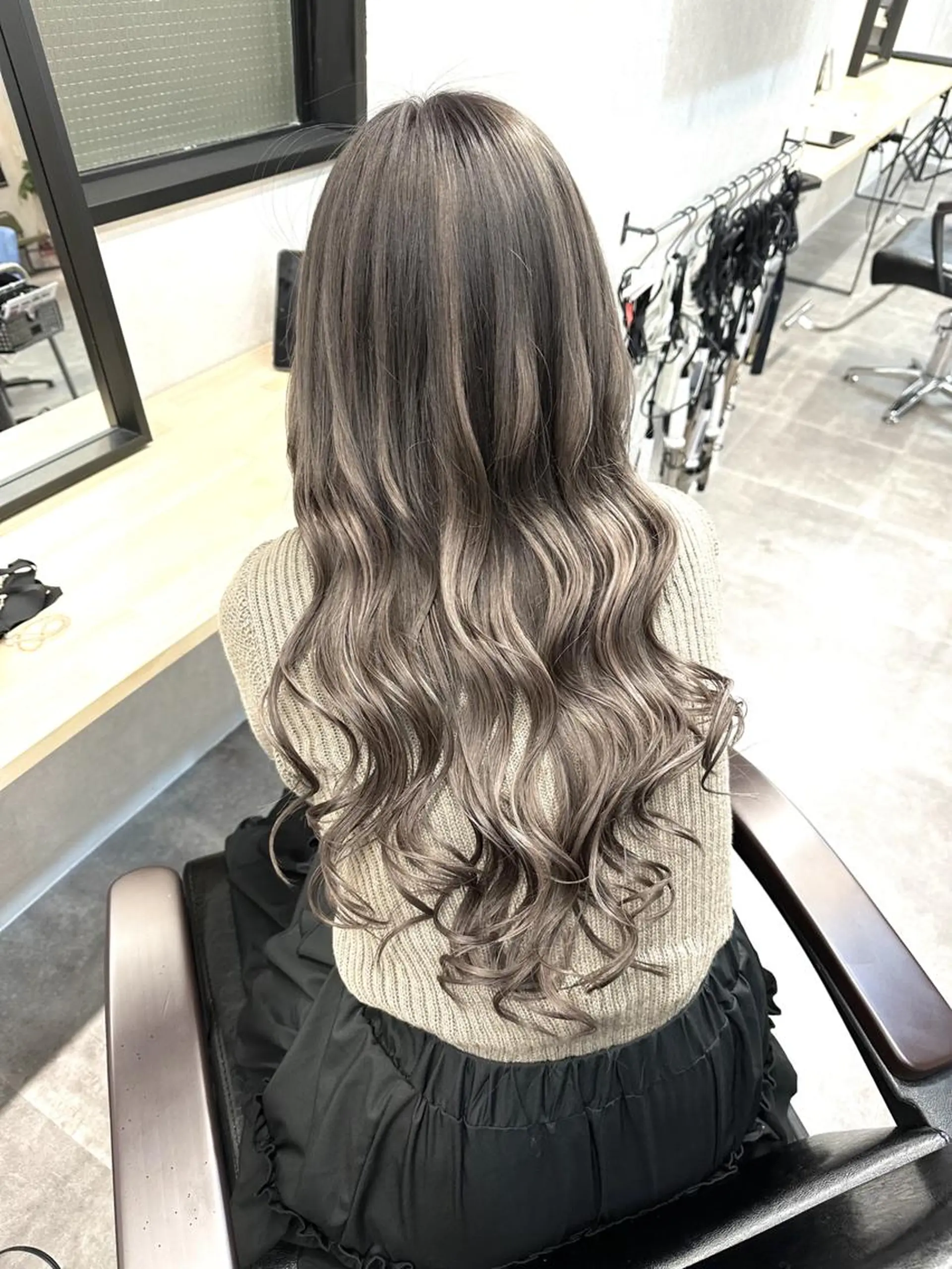 ロング ヘアアレンジ カラー ハイトーン カラーのヘアスタイル