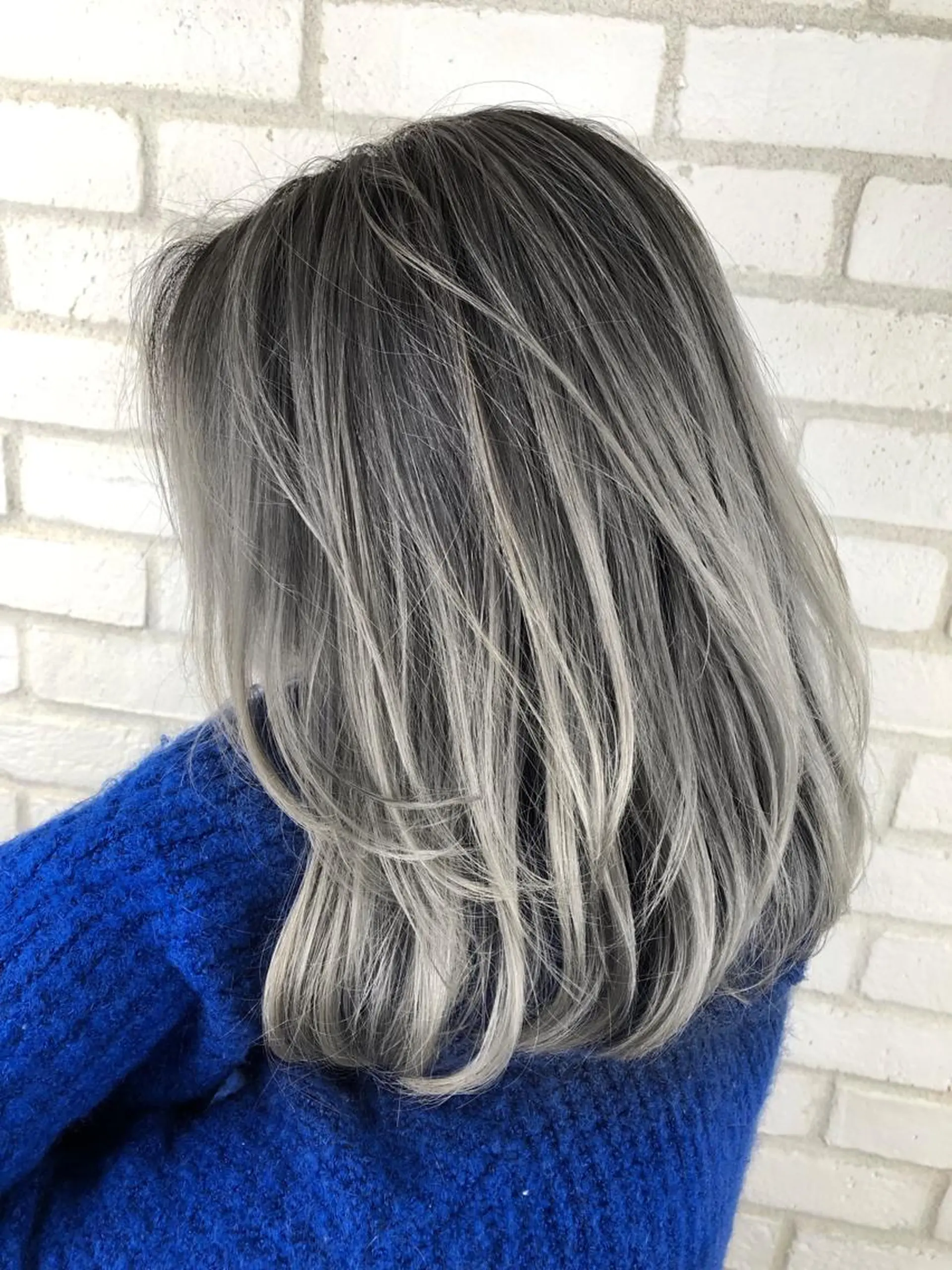 ミディアム カラー 小島 侑衣のヘアスタイル