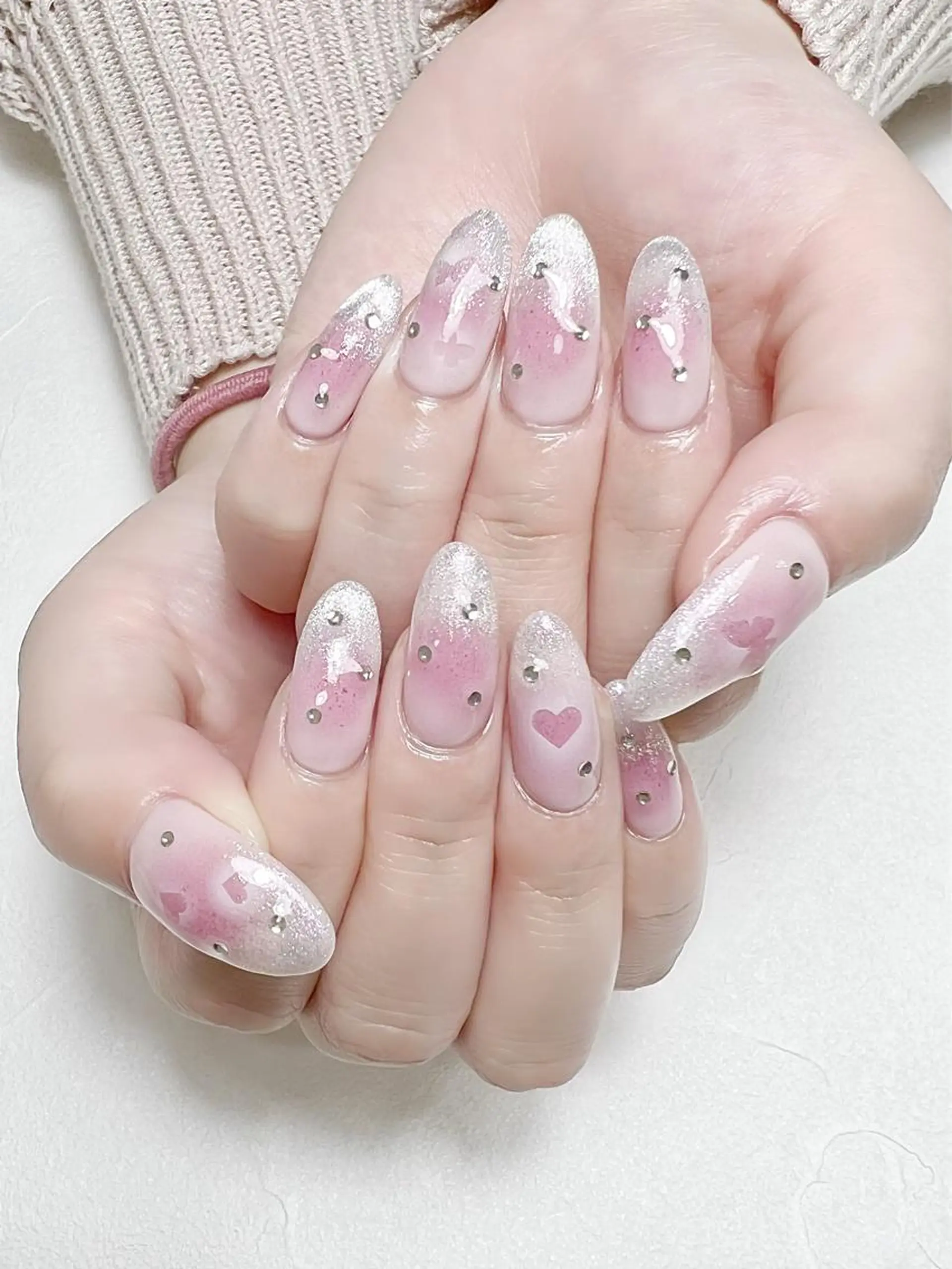 ネイル チークネイル グラデーション マグネットネイル ピンク ワンホンネイル rouse nail RISATOのネイルデザイン