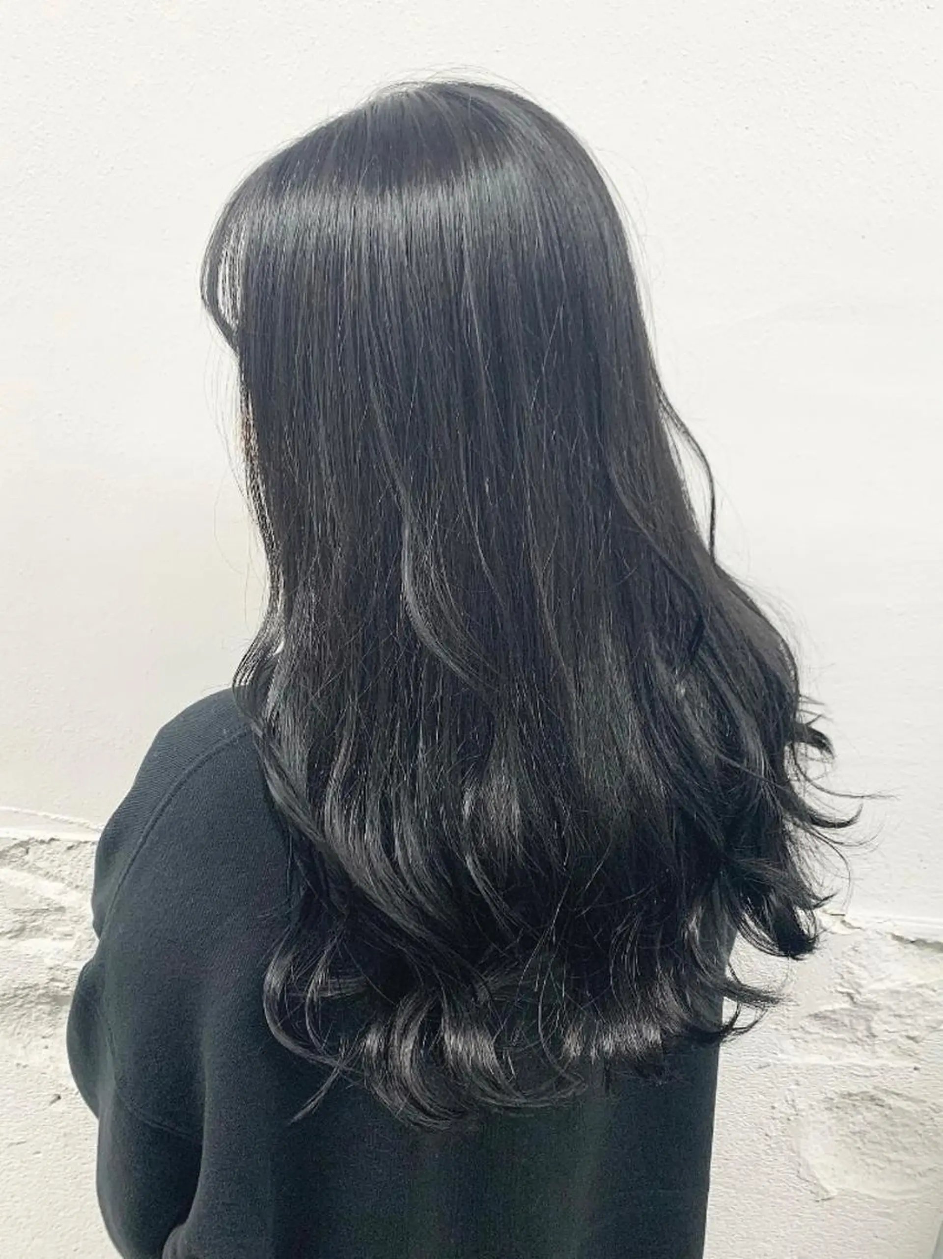 ロング カラー 黒髪 透明感カラー グレーブラック 艶ハイトーン特化 tatsuのヘアスタイル