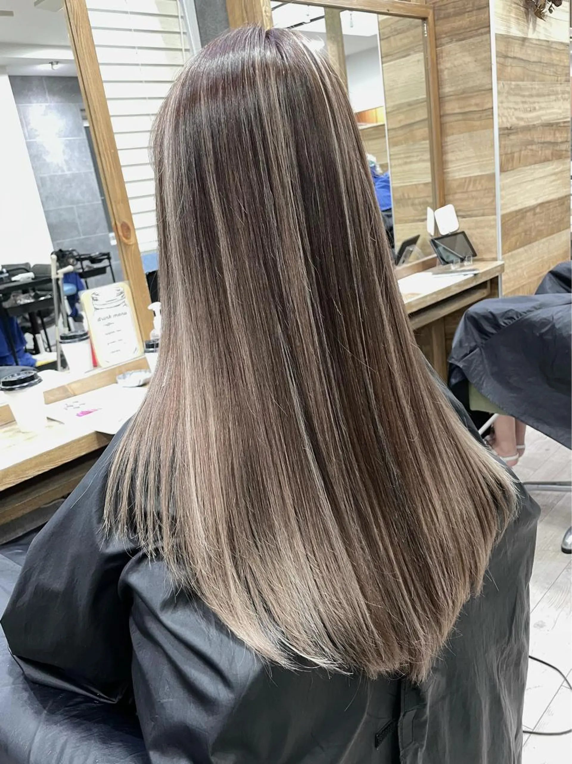 ロング カラー 小山 一之のヘアスタイル