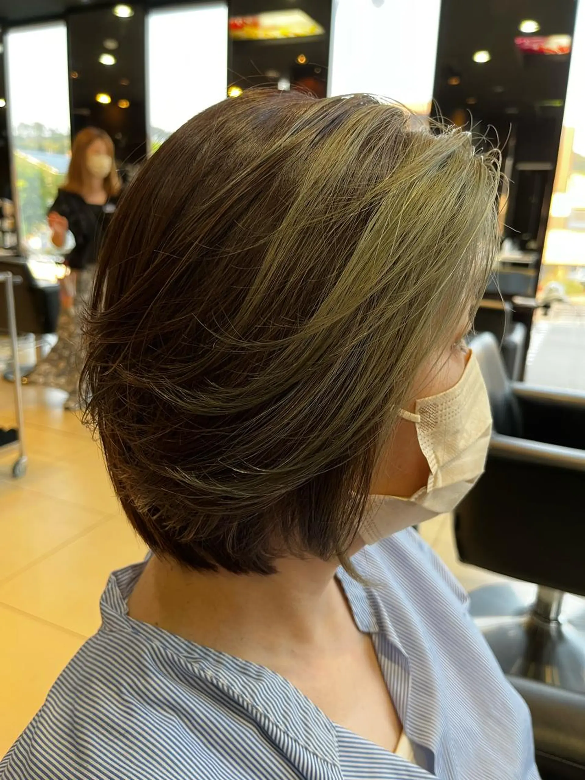 ミディアム カラー ミストバング デザインカラー  フェイスフレーミング 多河 遥のヘアスタイル